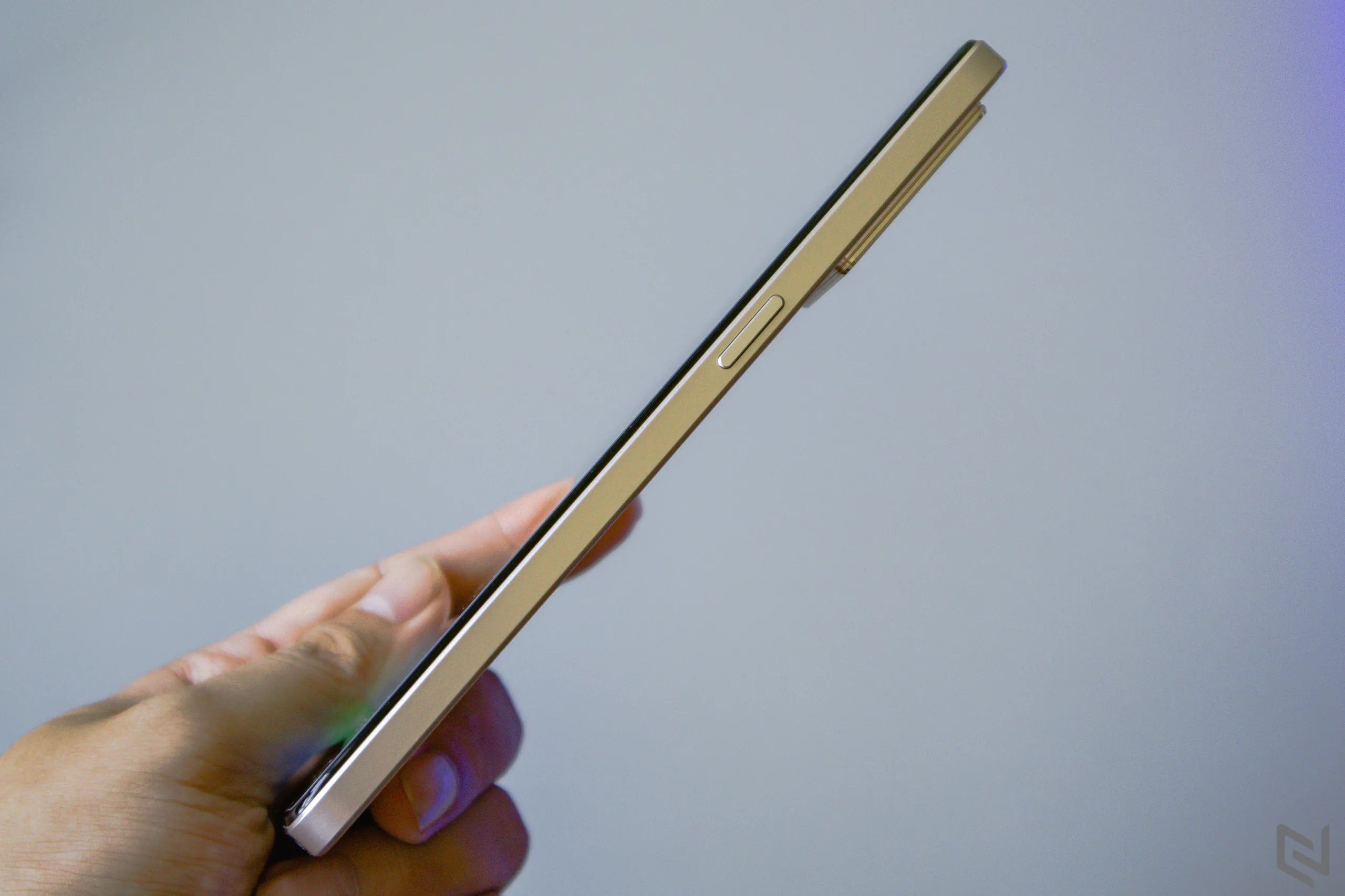 Trên tay OPPO Reno7 - Lựa chọn hợp lý cho mọi lứa tuổi với mức giá phải chăng