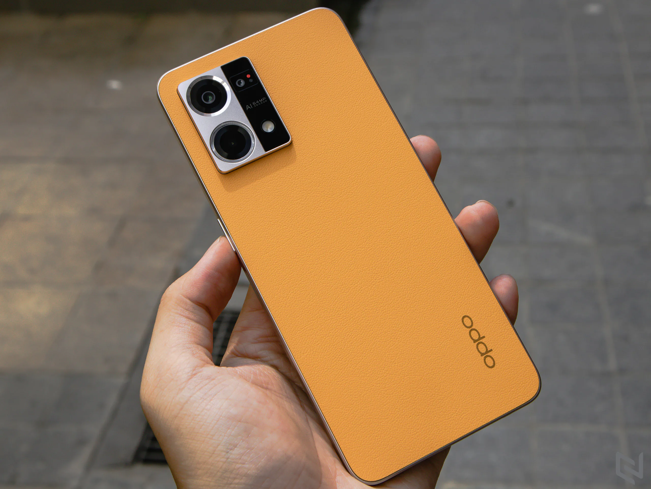 Trên tay OPPO Reno7 - Lựa chọn hợp lý cho mọi lứa tuổi với mức giá phải chăng