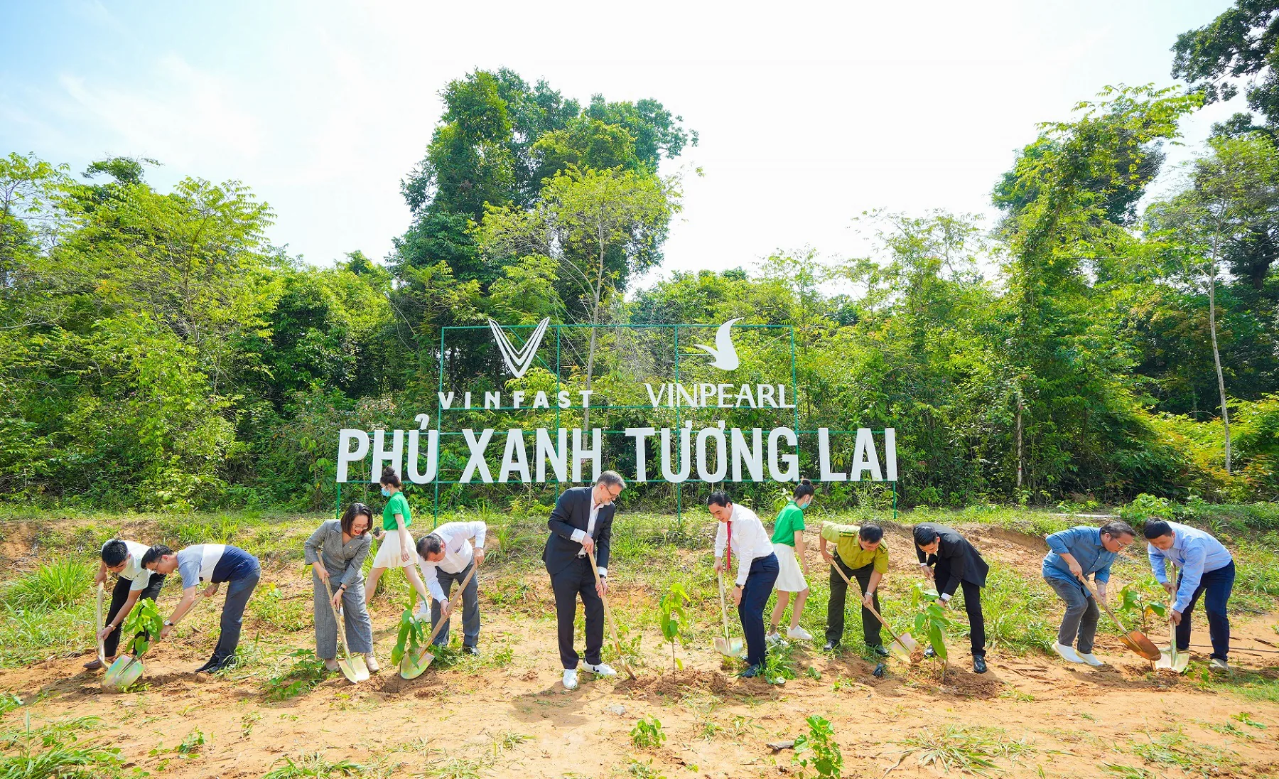VinFast khởi động dự án trồng rừng "Phủ xanh tương lai"