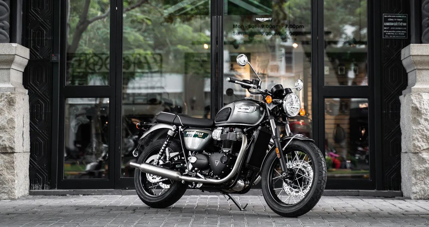 Triumph Bonneville T100 Gold Line đầu tiên tại Việt Nam - Đẹp lộng lẫy và đầy tinh tế