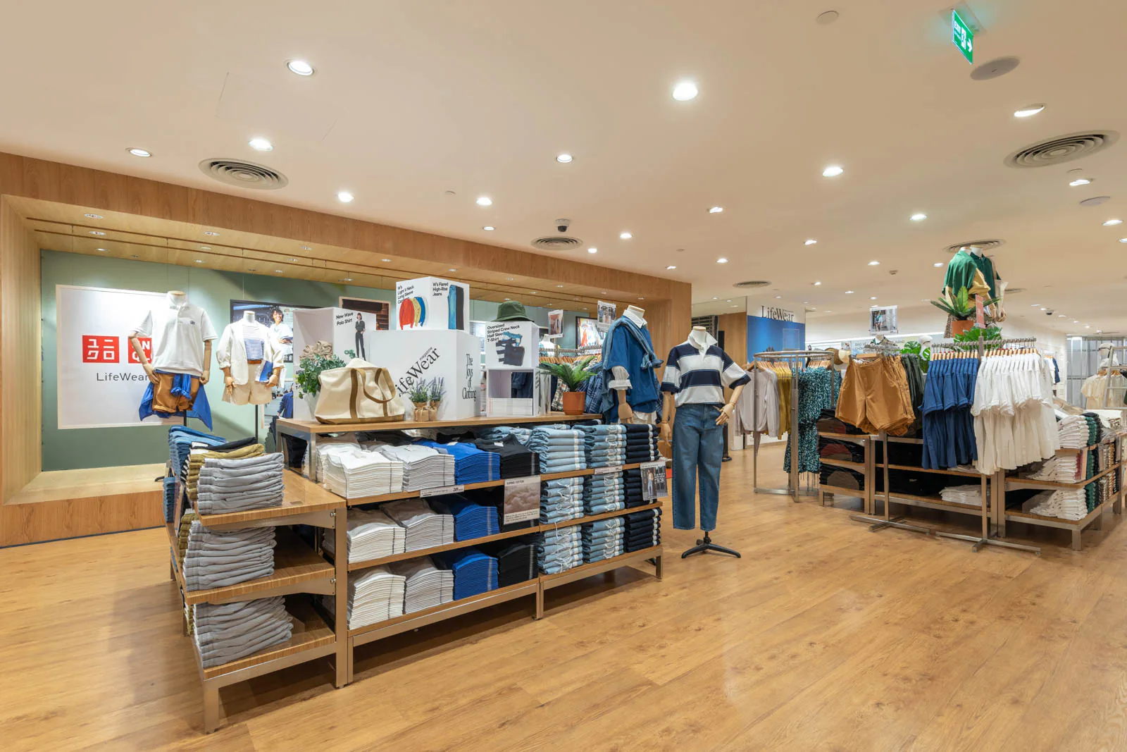 Cửa hàng UNIQLO SAIGON CENTRE chính thức khai trương vào lúc 9:30 sáng ngày 22/04