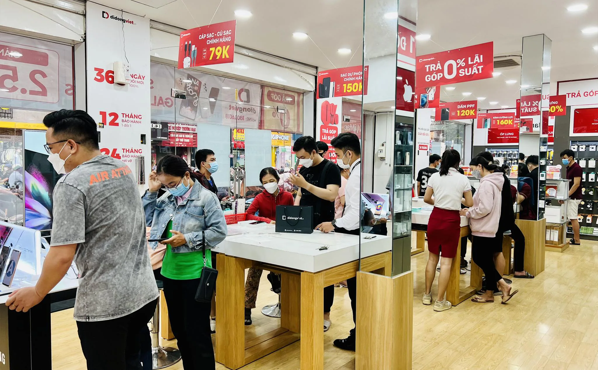 Xiaomi 12 series tặng thêm đến 3 triệu đồng, giá chỉ từ 17.99 triệu đồng