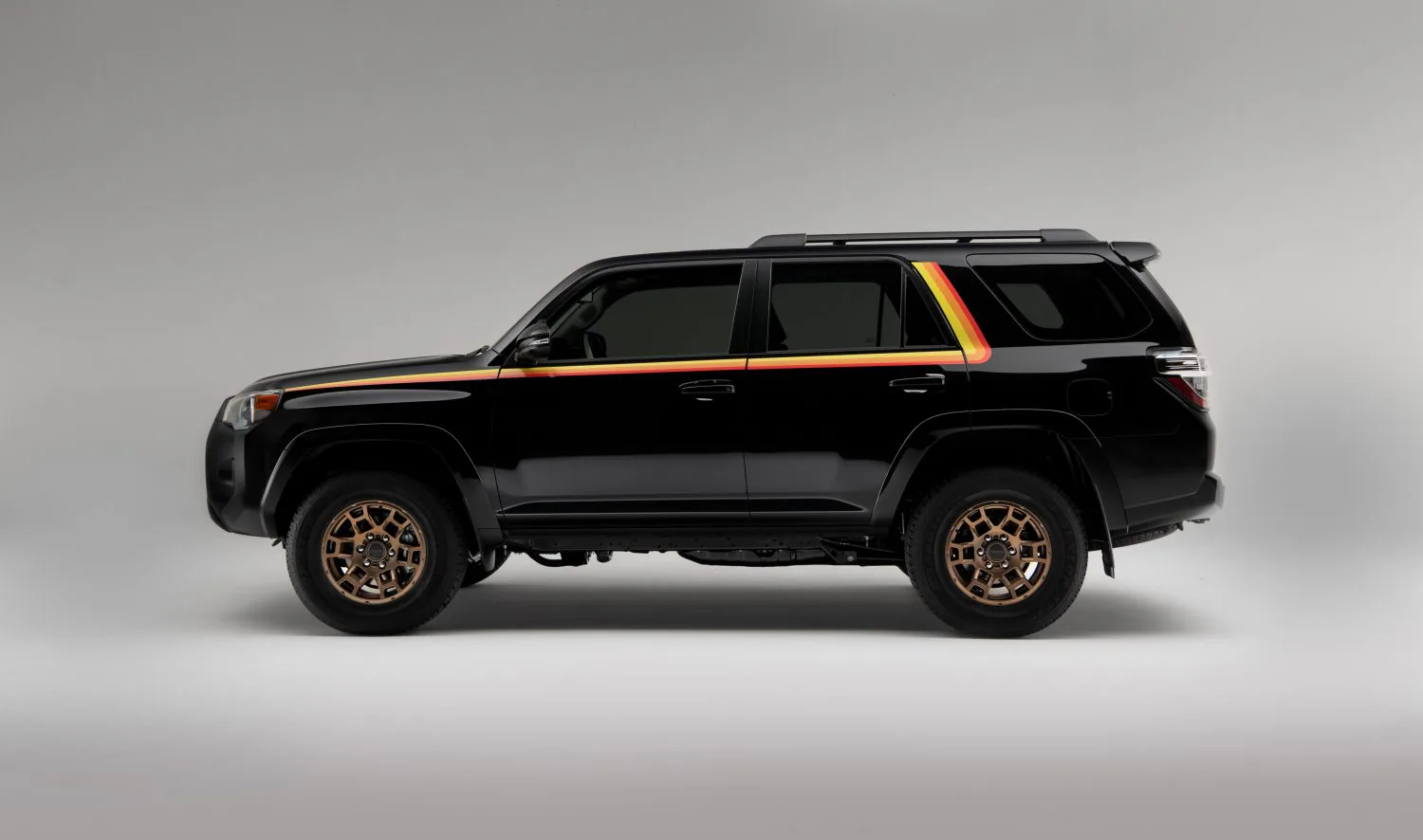 Toyota ra mắt mẫu 4Runner phiên bản kỷ niệm 40 năm hoài cổ và giới hạn chỉ 4,040 chiếc