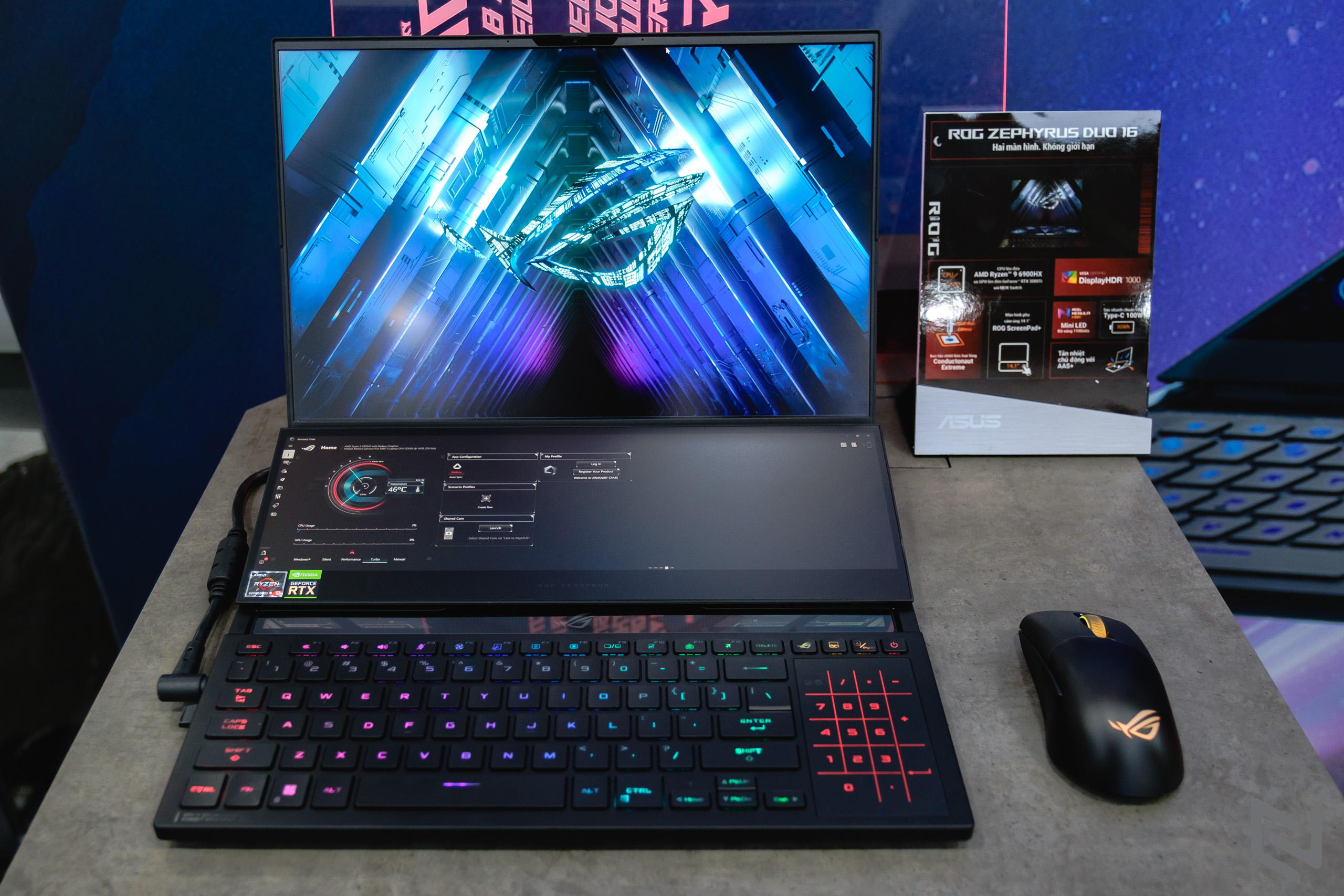 Trên tay laptop gaming hai màn hình ROG Zephyrus Duo 16, đáp ứng cả chơi game lẫn công việc đồ hoạ với cấu hình khủng