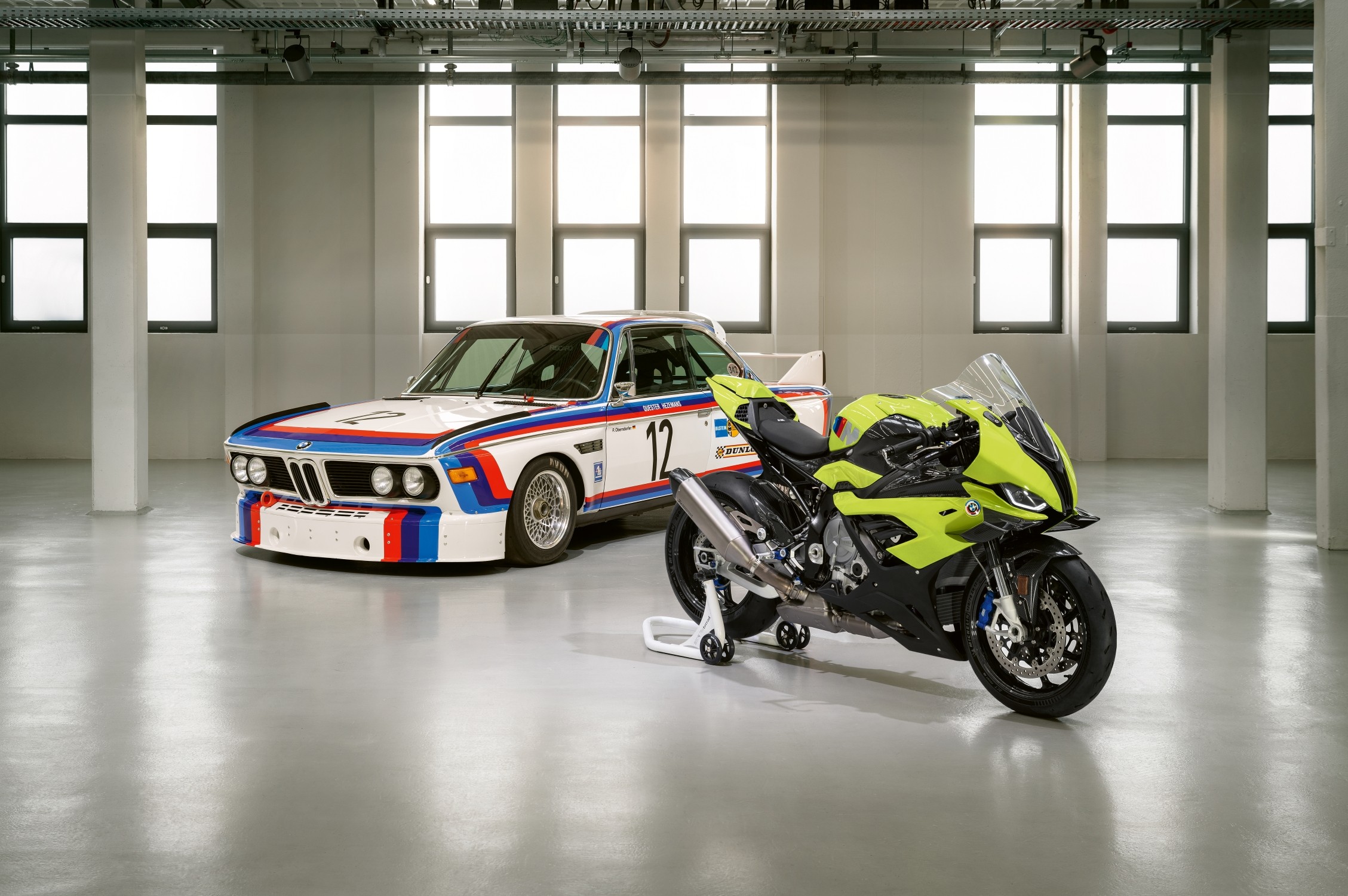 BMW tung M 1000 RR phiên bản kỷ niệm 50 năm với màu sơn mới đẹp mắt