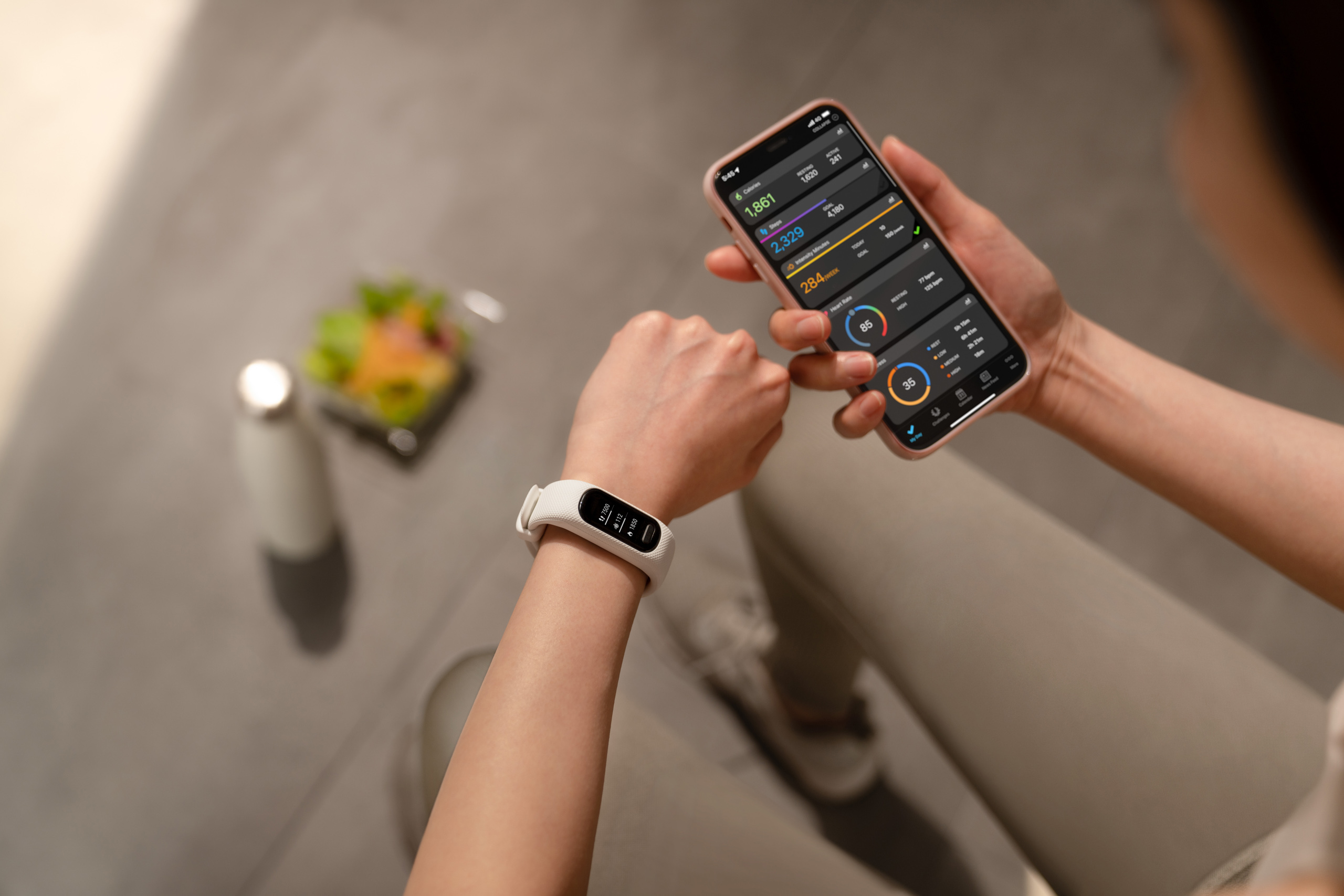 Garmin ra mắt vòng đeo tay thông minh vívosmart 5 và cân thông minh Index S2