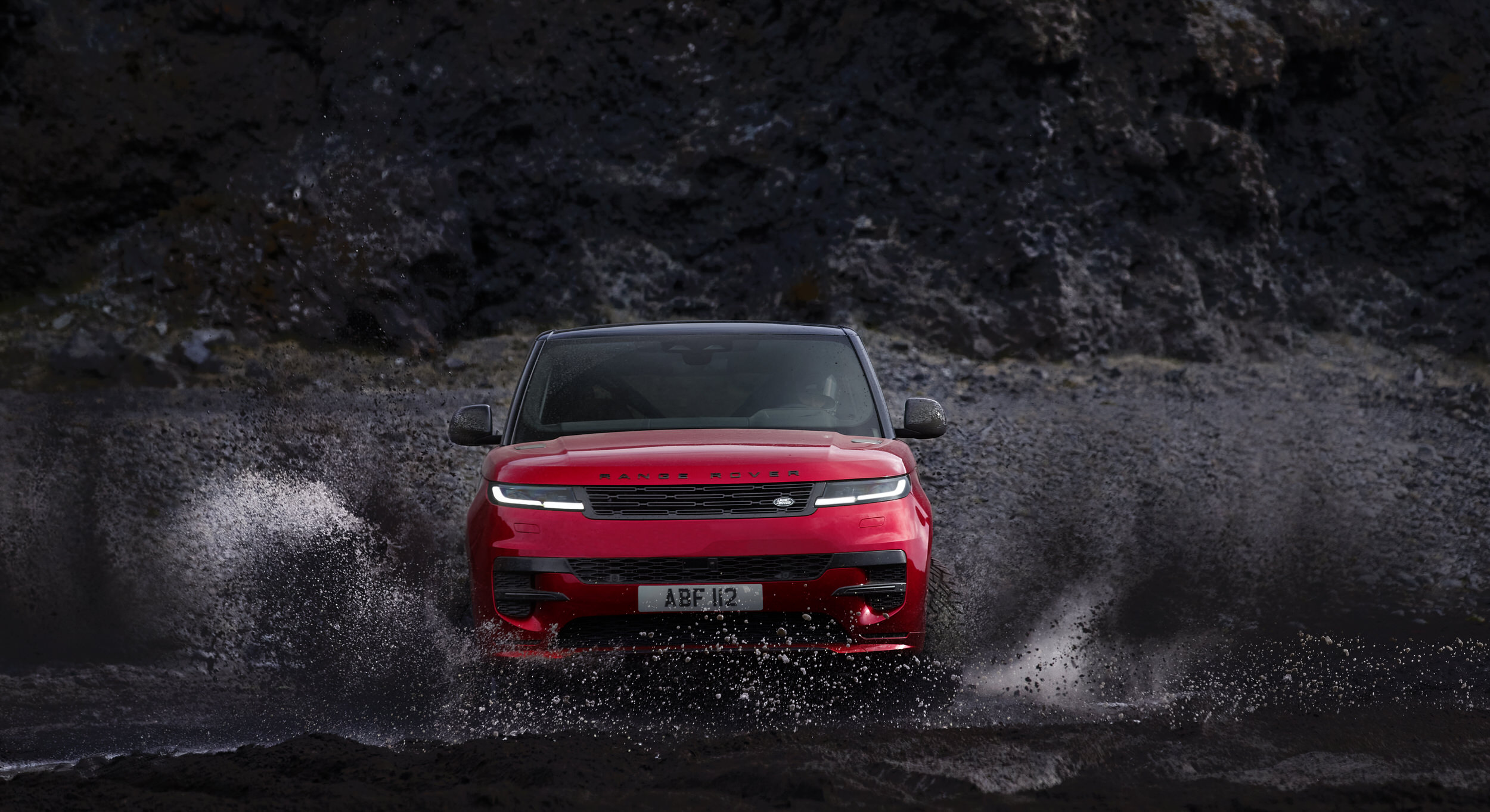 Range Rover Sport 2023 chính thức ra mắt với giá dự kiến tại Việt Nam từ 6.969 tỷ