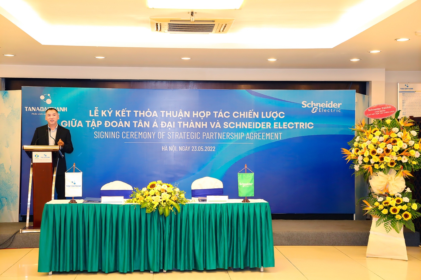 Schneider Electric Việt Nam và Tập đoàn Tân Á Đại Thành hợp tác xây dựng giải pháp cho Khu đô thị thông minh