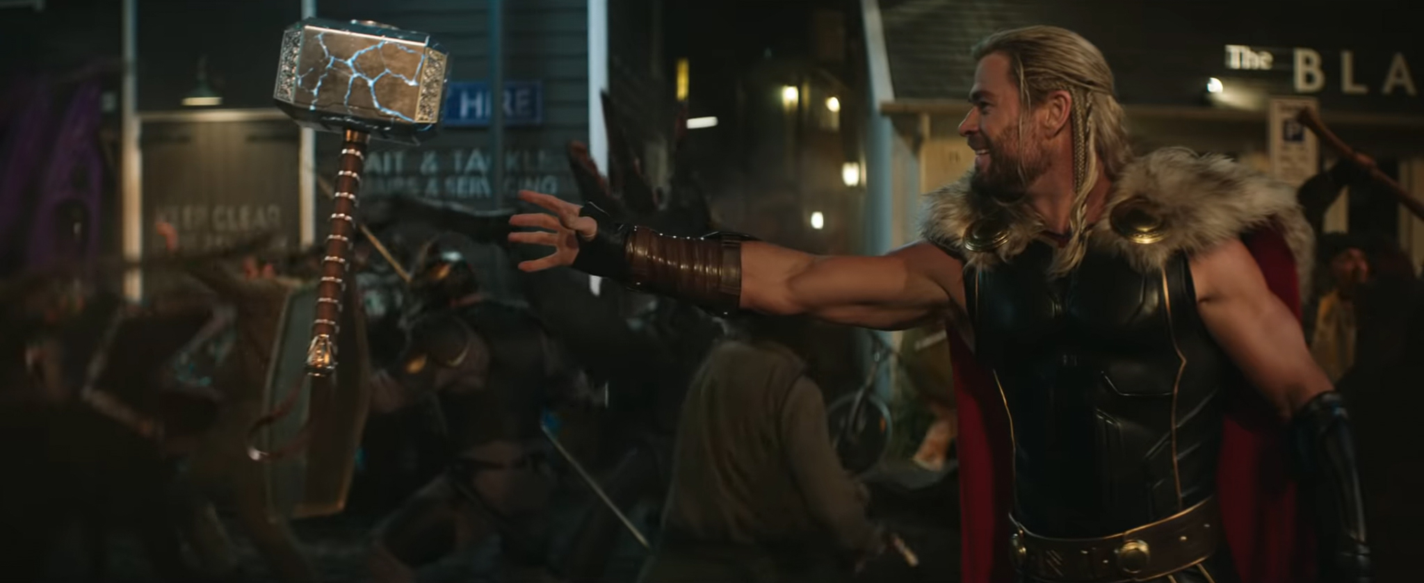 Thor: Love and Thunder tung trailer mới, hé lộ body 6 múi cực phẩm của Thần Sấm, dự kiến khởi chiếu trong tháng