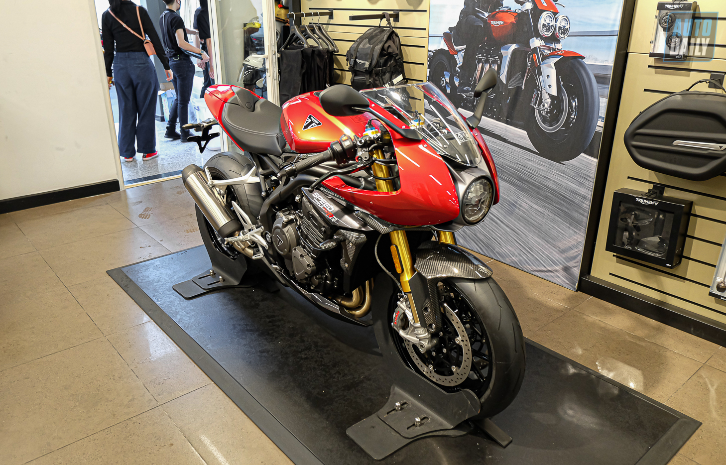 Xe mô tô Triumph Speed Triple 1200 RR 2022 sẽ có giá bán từ 659.9 triệu đồng