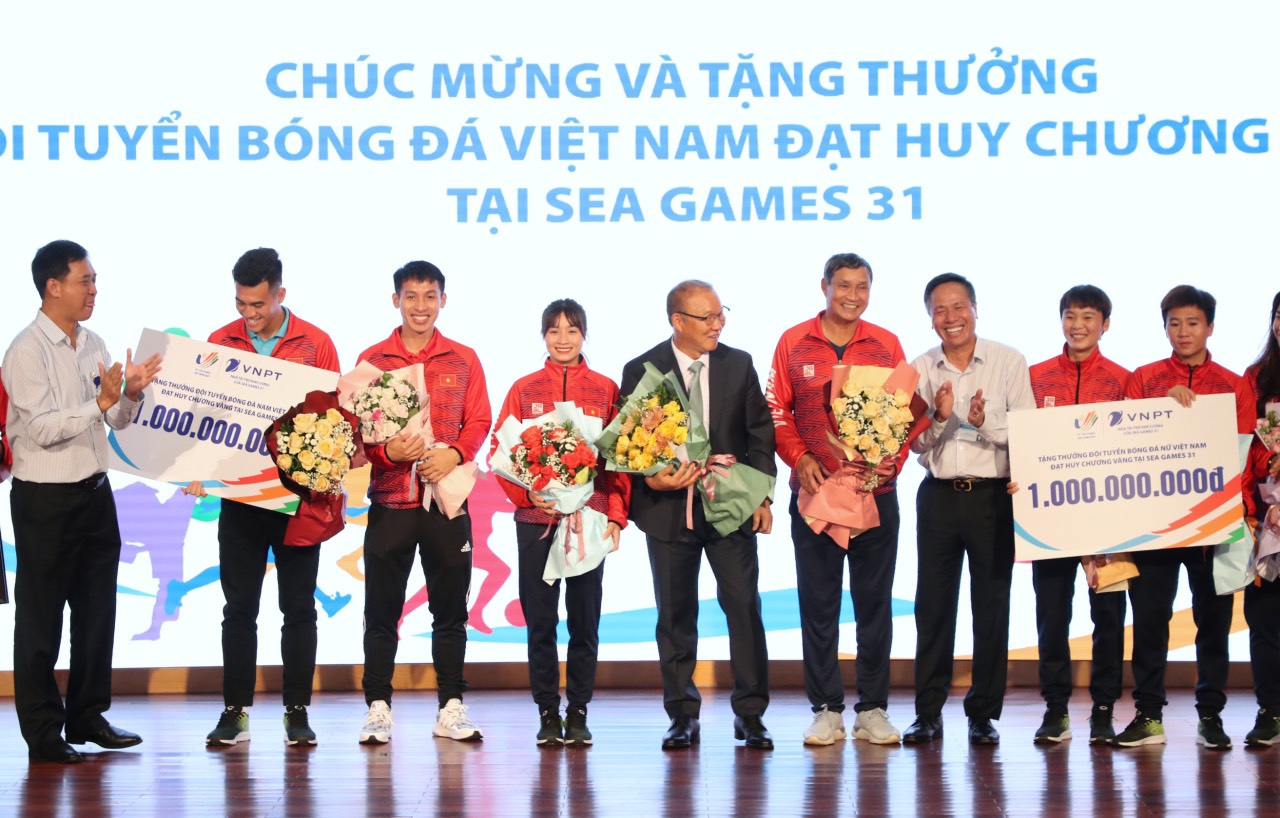 Tập đoàn VNPT thưởng “nóng” 2 tỷ đồng cho đội tuyển bóng đá nam U23 và đội tuyển bóng đá nữ Việt Nam