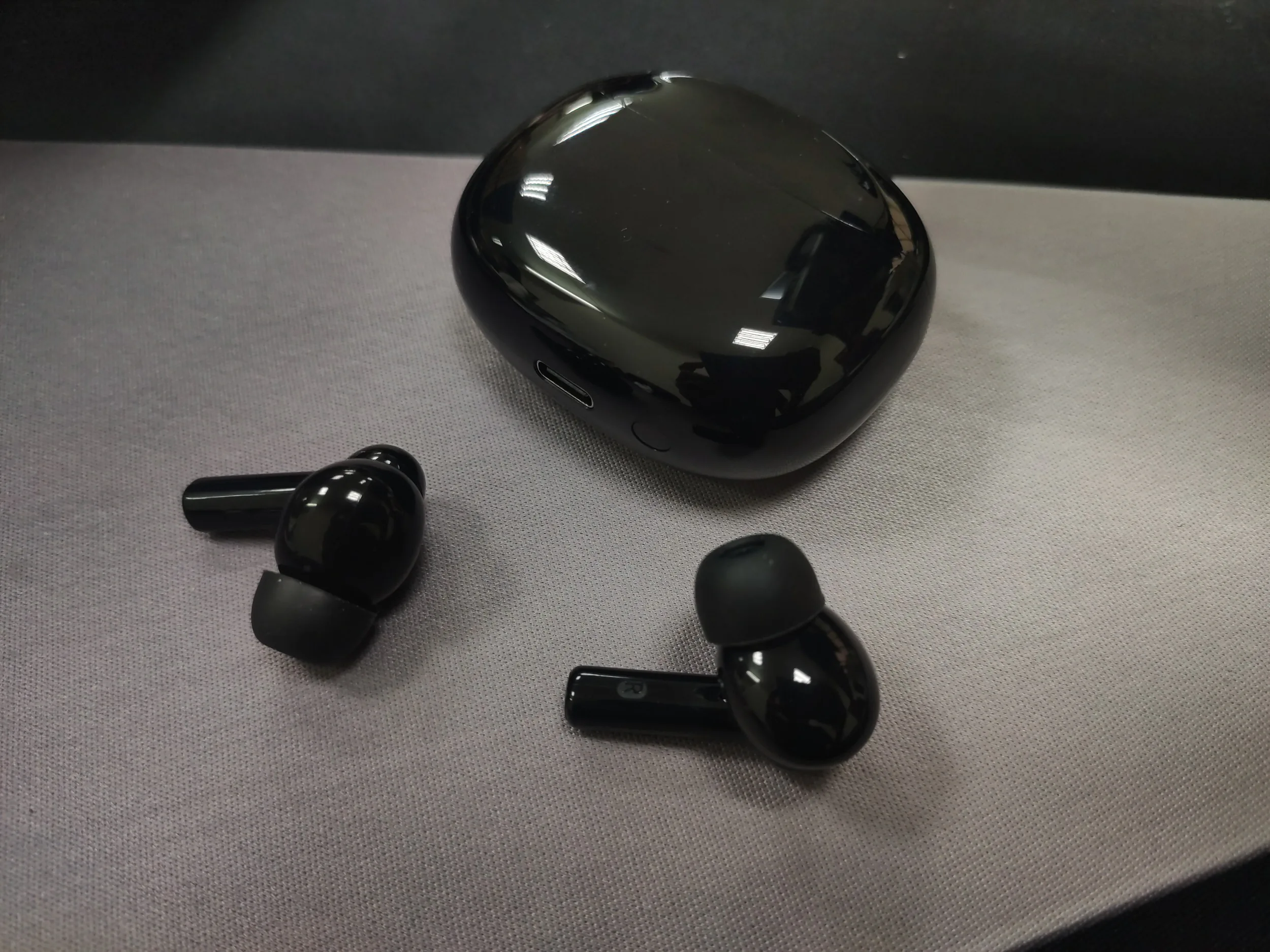 Anker ra mắt tai nghe Soundcore R100, tai nghe true wireless bình dân