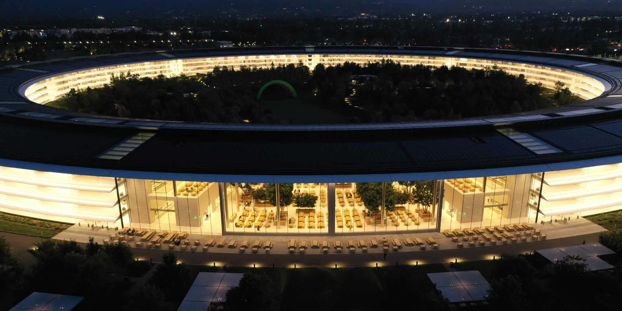 Cùng xem loạt ảnh chụp Apple Park bằng drone, sức sống trở về khi nhân viên đi làm trở lại