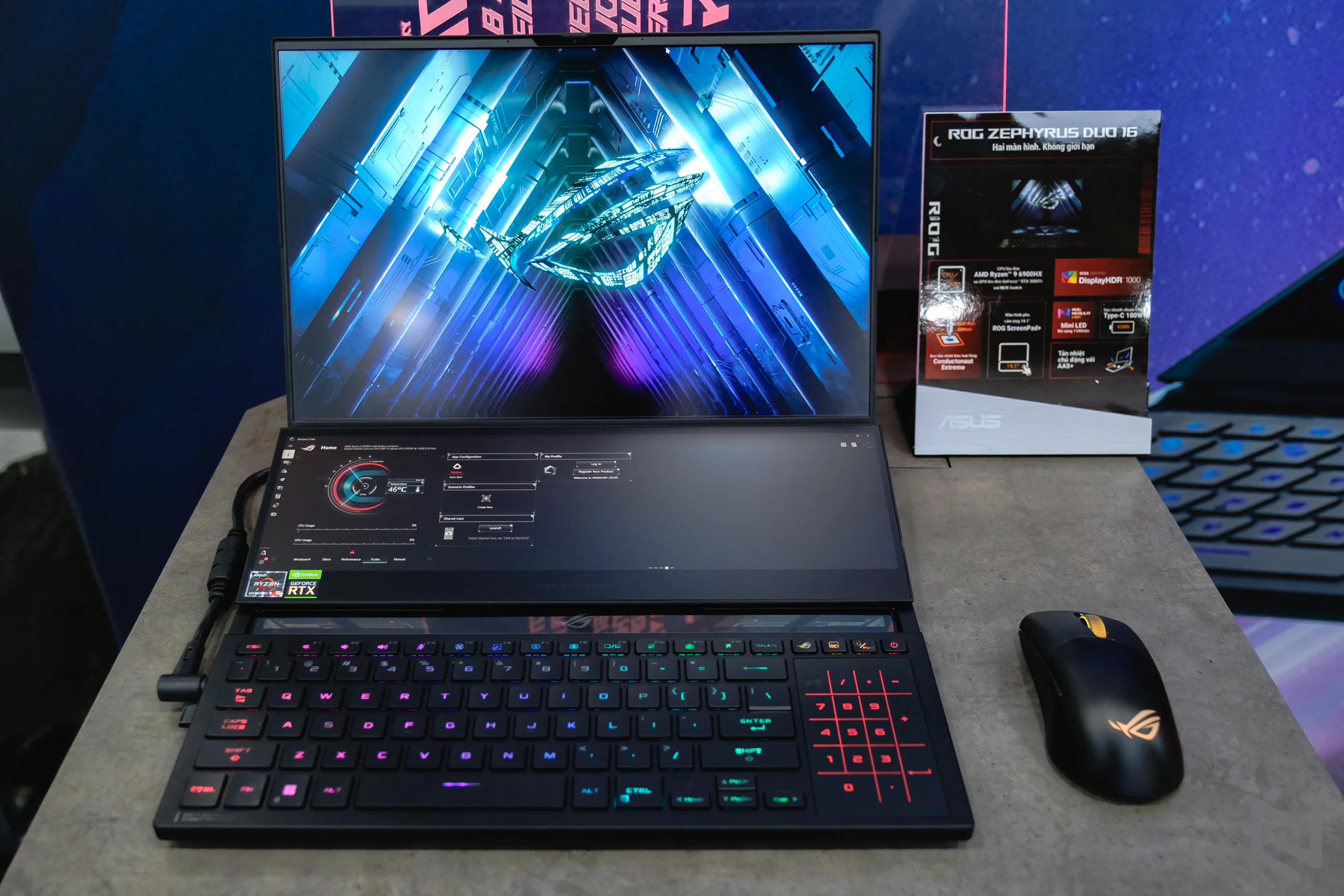 Trên tay laptop gaming hai màn hình ROG Zephyrus Duo 16, đáp ứng cả chơi game lẫn công việc đồ hoạ với cấu hình khủng