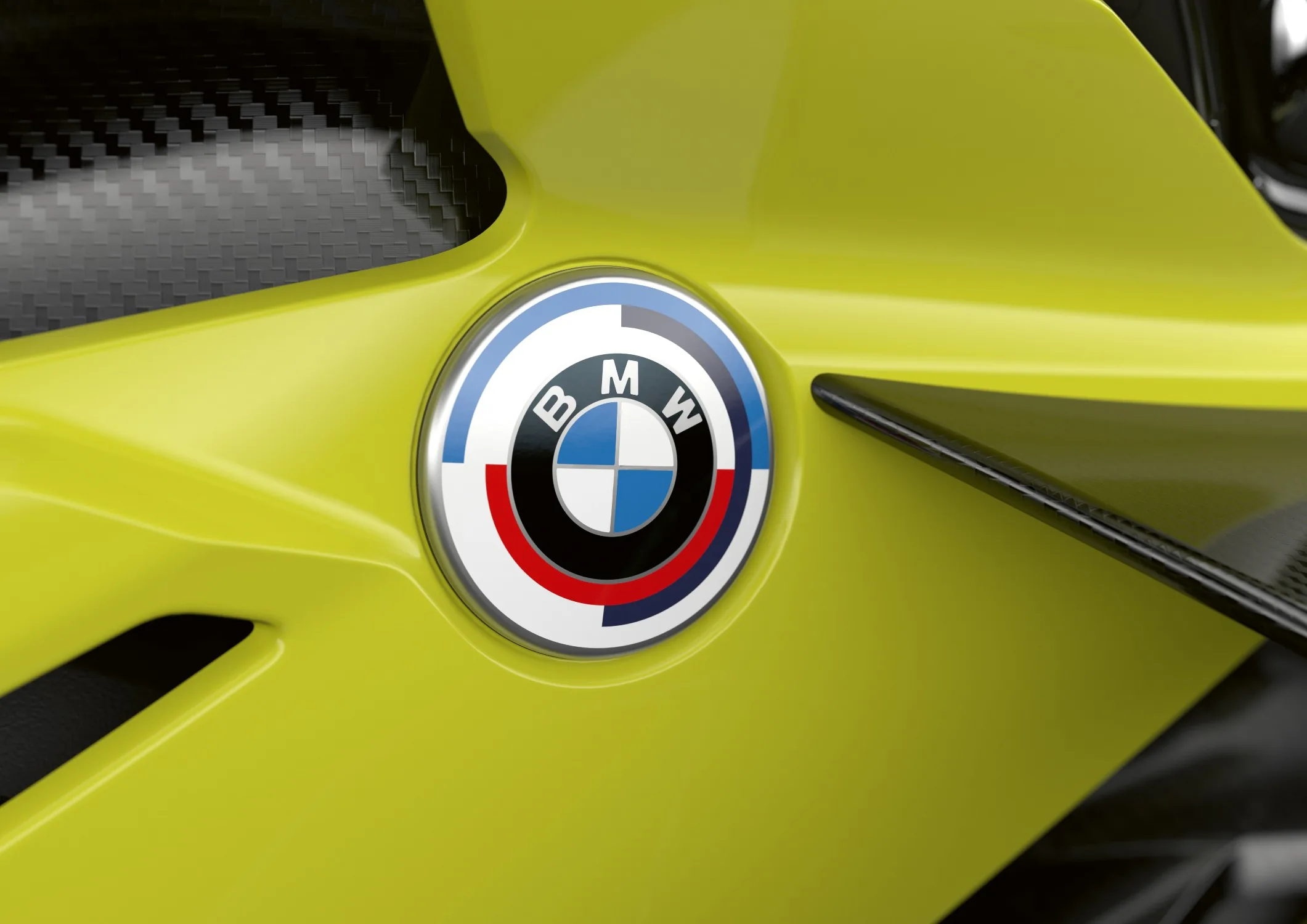 BMW tung M 1000 RR phiên bản kỷ niệm 50 năm với màu sơn mới đẹp mắt
