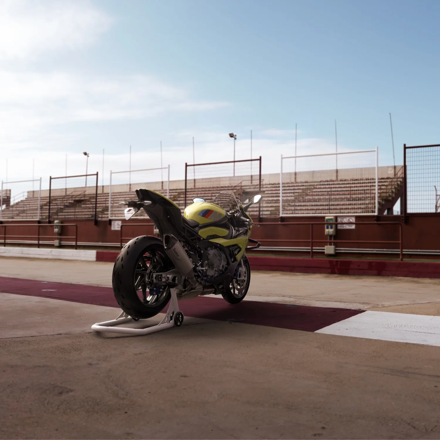 BMW tung M 1000 RR phiên bản kỷ niệm 50 năm với màu sơn mới đẹp mắt