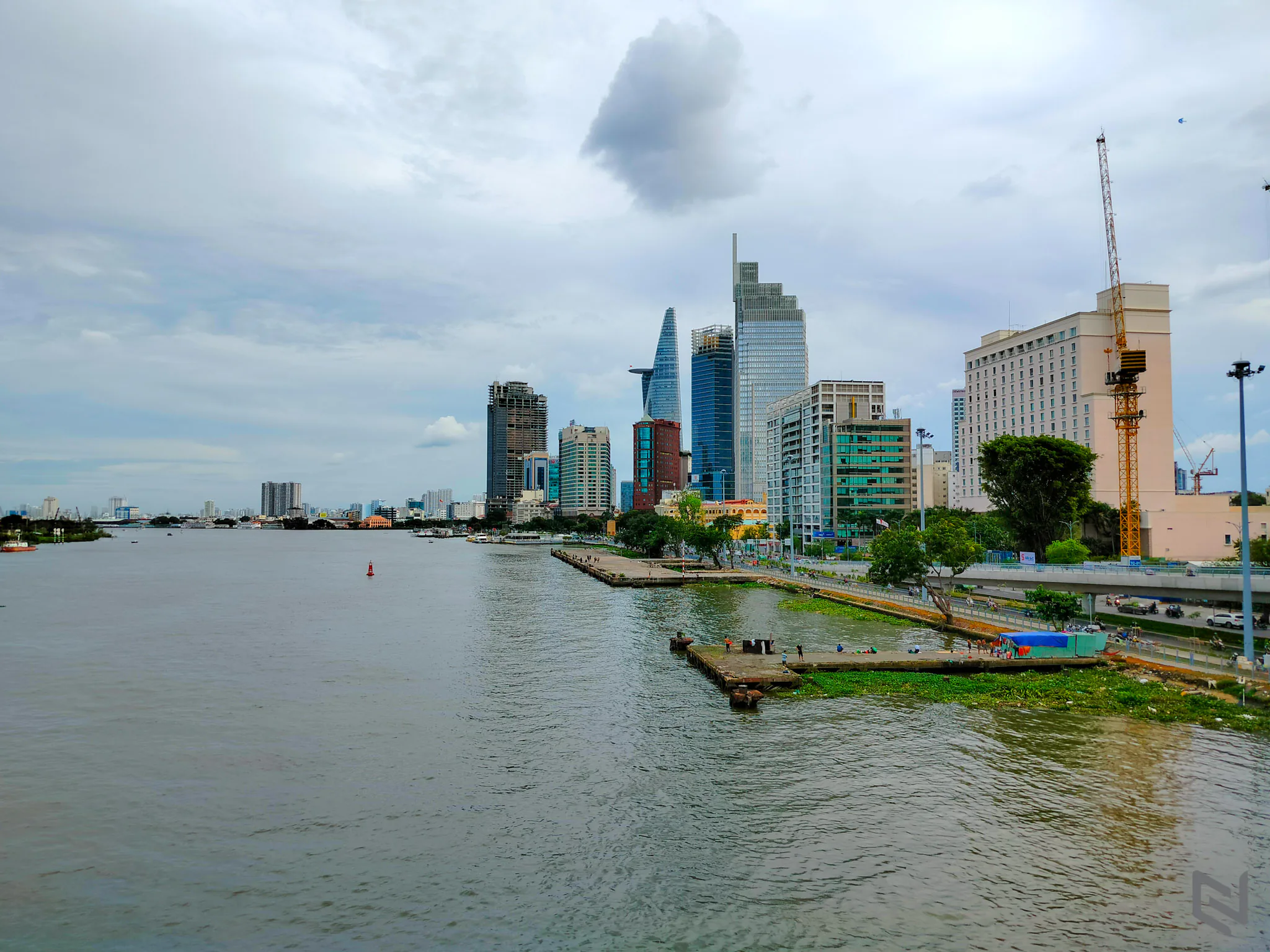 “Tân binh” nhiếp ảnh realme 9: Thiết kế Hologram độc đáo, màn hình 90Hz, camera ProLight 108MP và cảm biến đầu tiên trên thế giới ISOCELL HM6 của Samsung - Thêm lựa chọn cho smartphone tầm trung