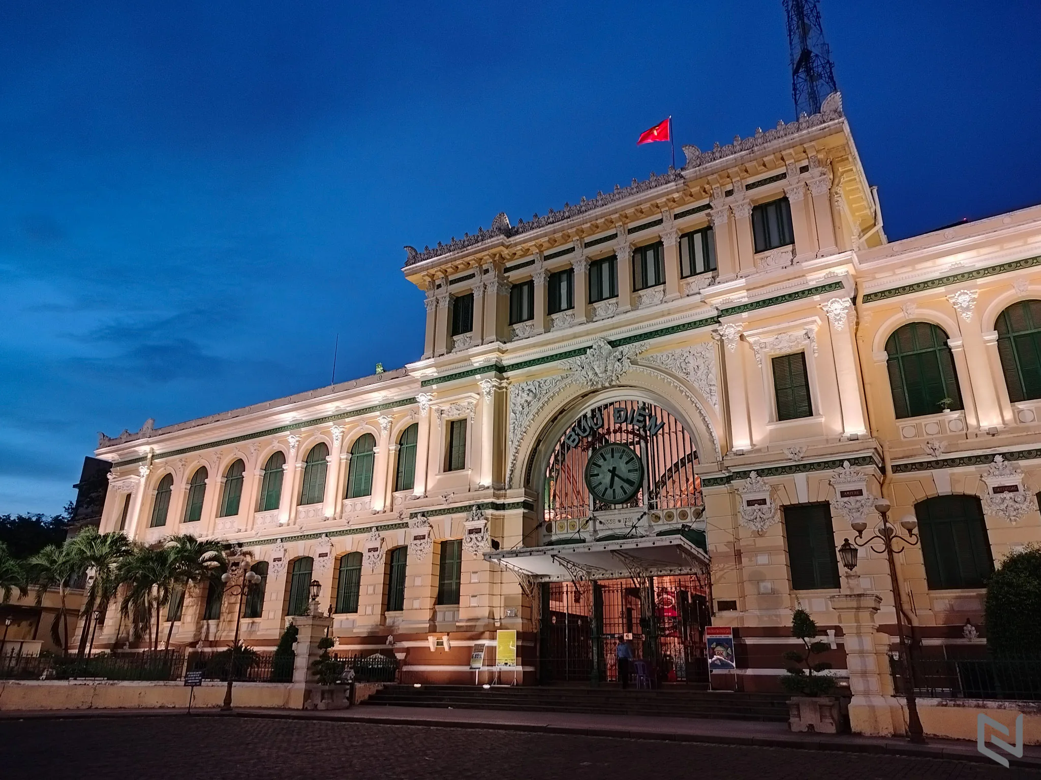 “Tân binh” nhiếp ảnh realme 9: Thiết kế Hologram độc đáo, màn hình 90Hz, camera ProLight 108MP và cảm biến đầu tiên trên thế giới ISOCELL HM6 của Samsung - Thêm lựa chọn cho smartphone tầm trung