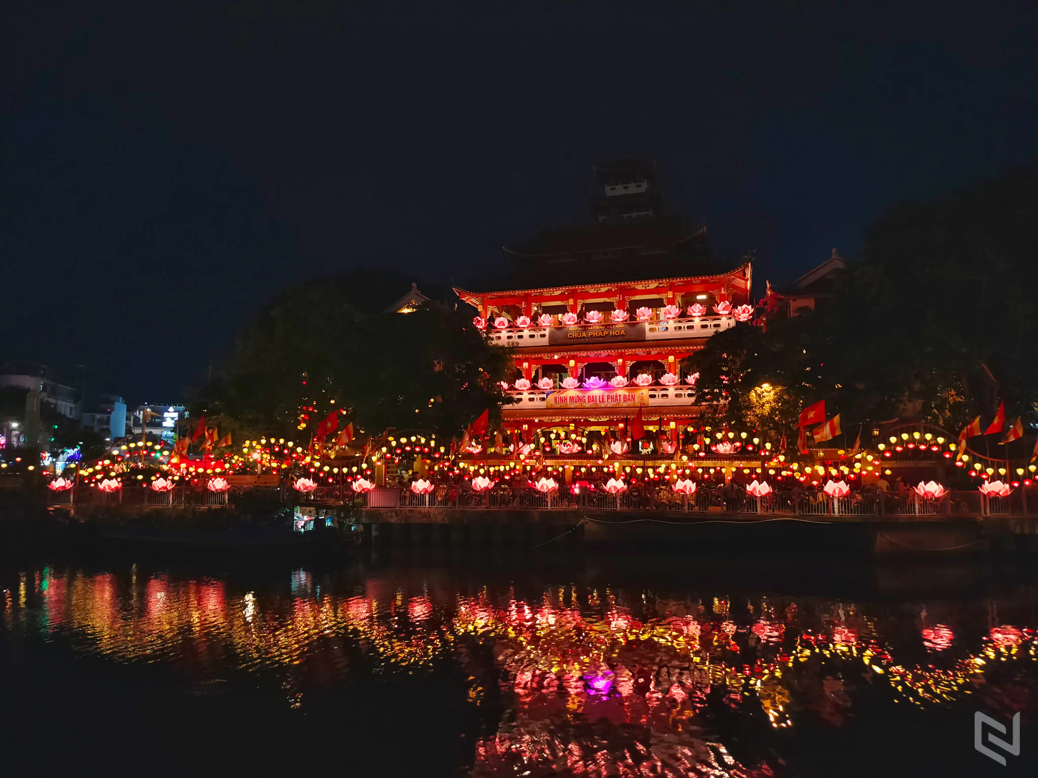 “Tân binh” nhiếp ảnh realme 9: Thiết kế Hologram độc đáo, màn hình 90Hz, camera ProLight 108MP và cảm biến đầu tiên trên thế giới ISOCELL HM6 của Samsung - Thêm lựa chọn cho smartphone tầm trung