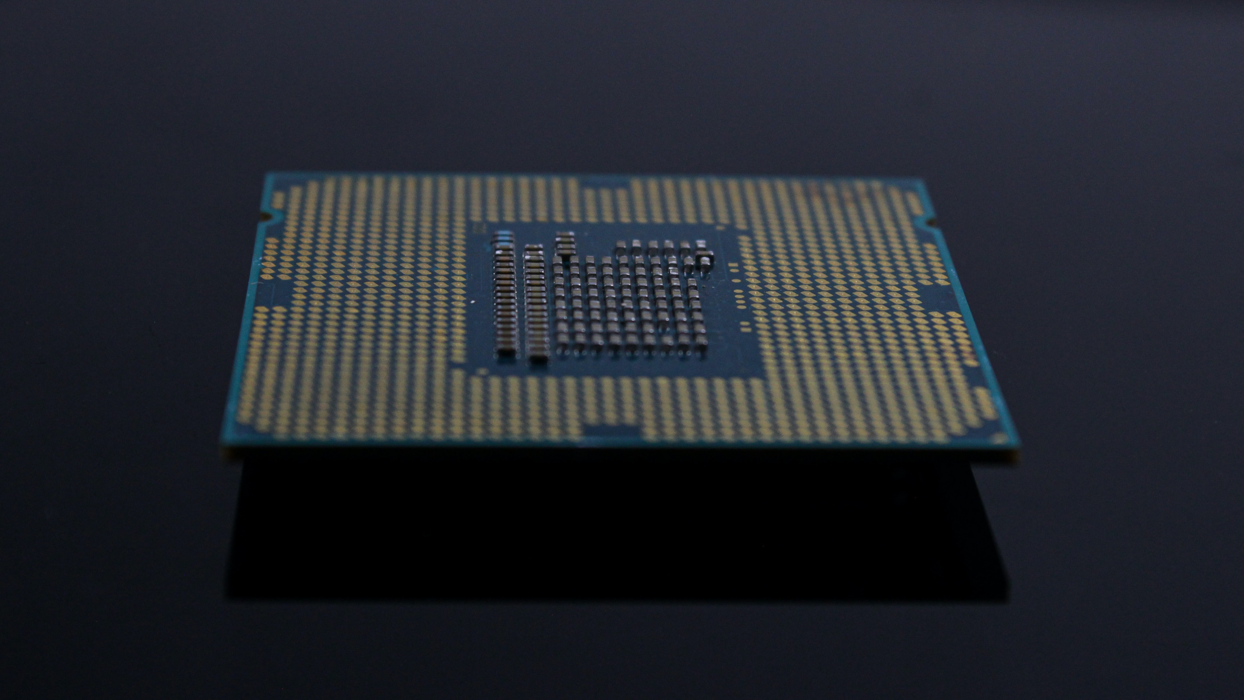 Intel khai thác mạng lưới nhà máy để vượt qua khủng hoảng thiếu chất nền