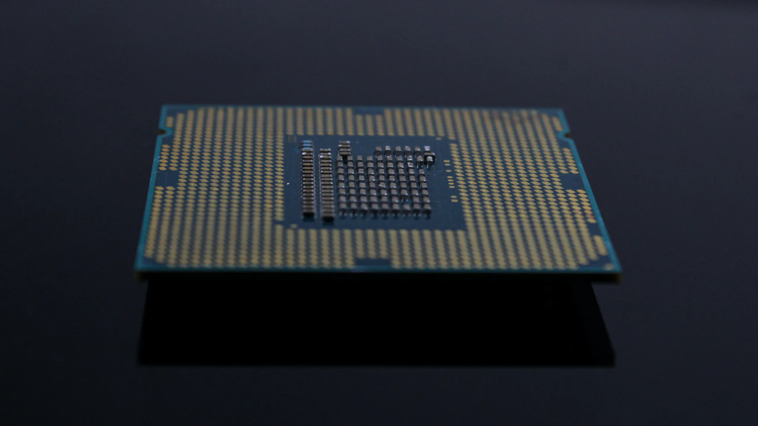 Intel khai thác mạng lưới nhà máy để vượt qua khủng hoảng thiếu chất nền