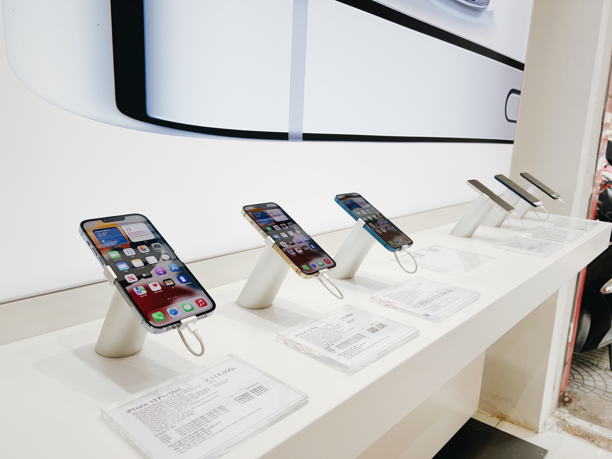 iPhone SE (2022) lên kệ sớm nhất tại FPT Shop, giá chỉ từ 11.99 triệu