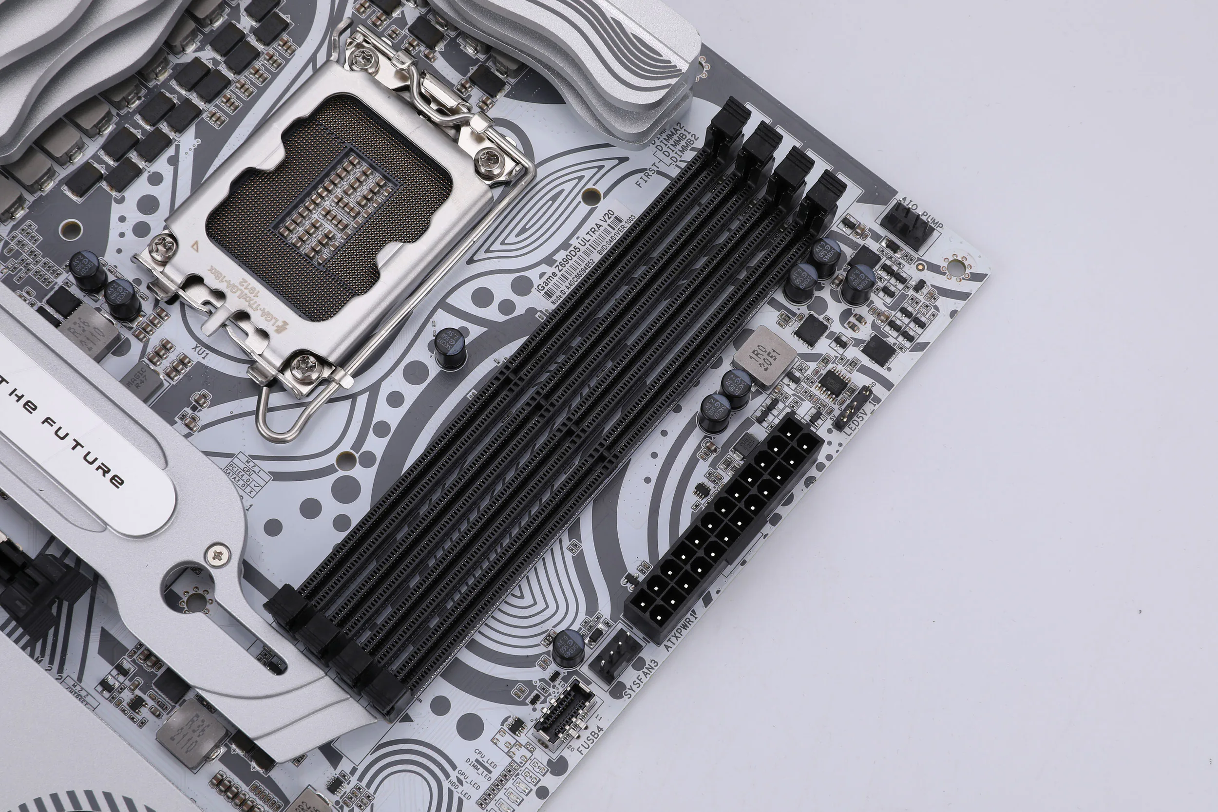 COLORFUL giới thiệu bo mạch chủ iGame Z690D5 Ultra dành cho bộ xử lý Intel Core thế hệ thứ 12