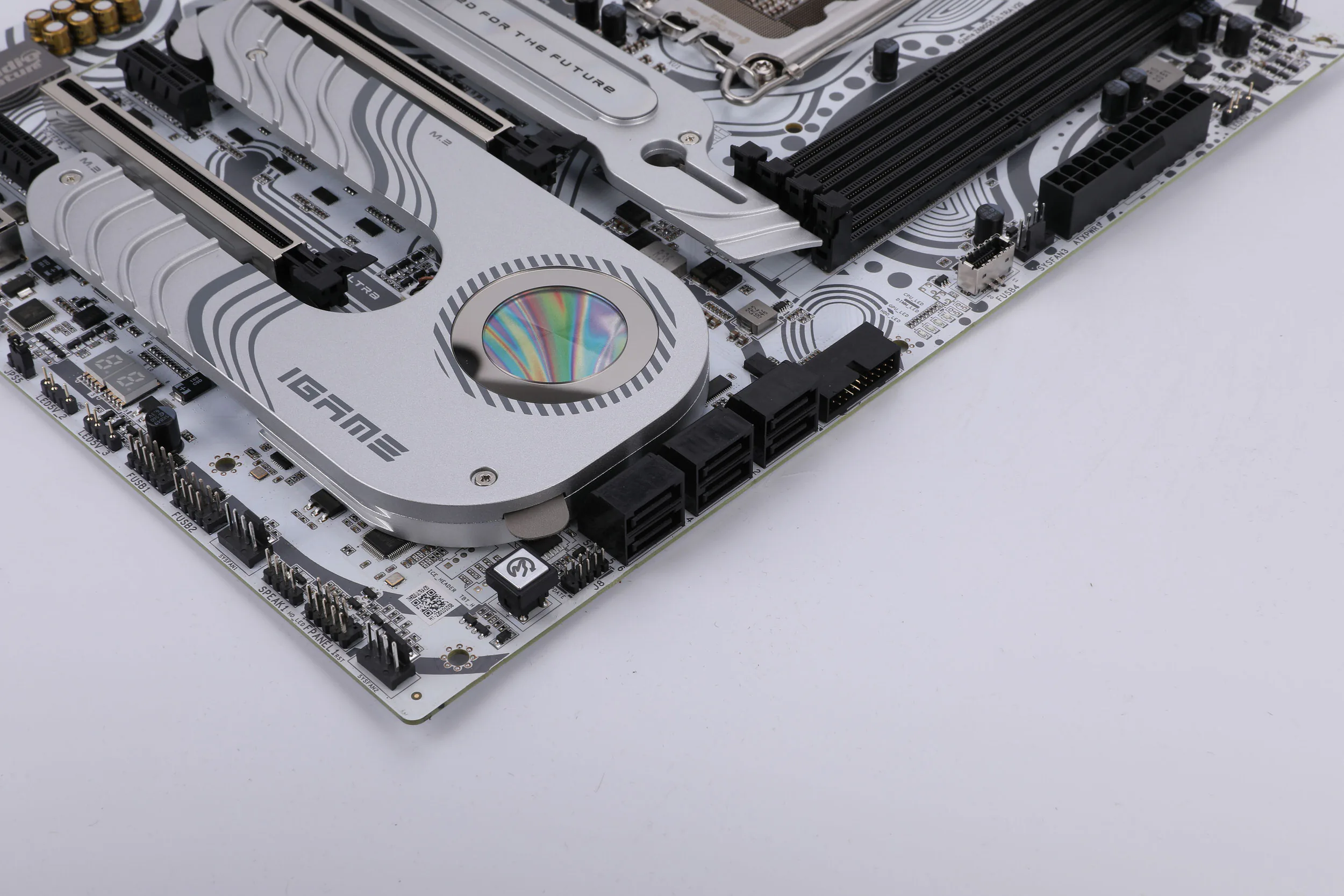 COLORFUL giới thiệu bo mạch chủ iGame Z690D5 Ultra dành cho bộ xử lý Intel Core thế hệ thứ 12
