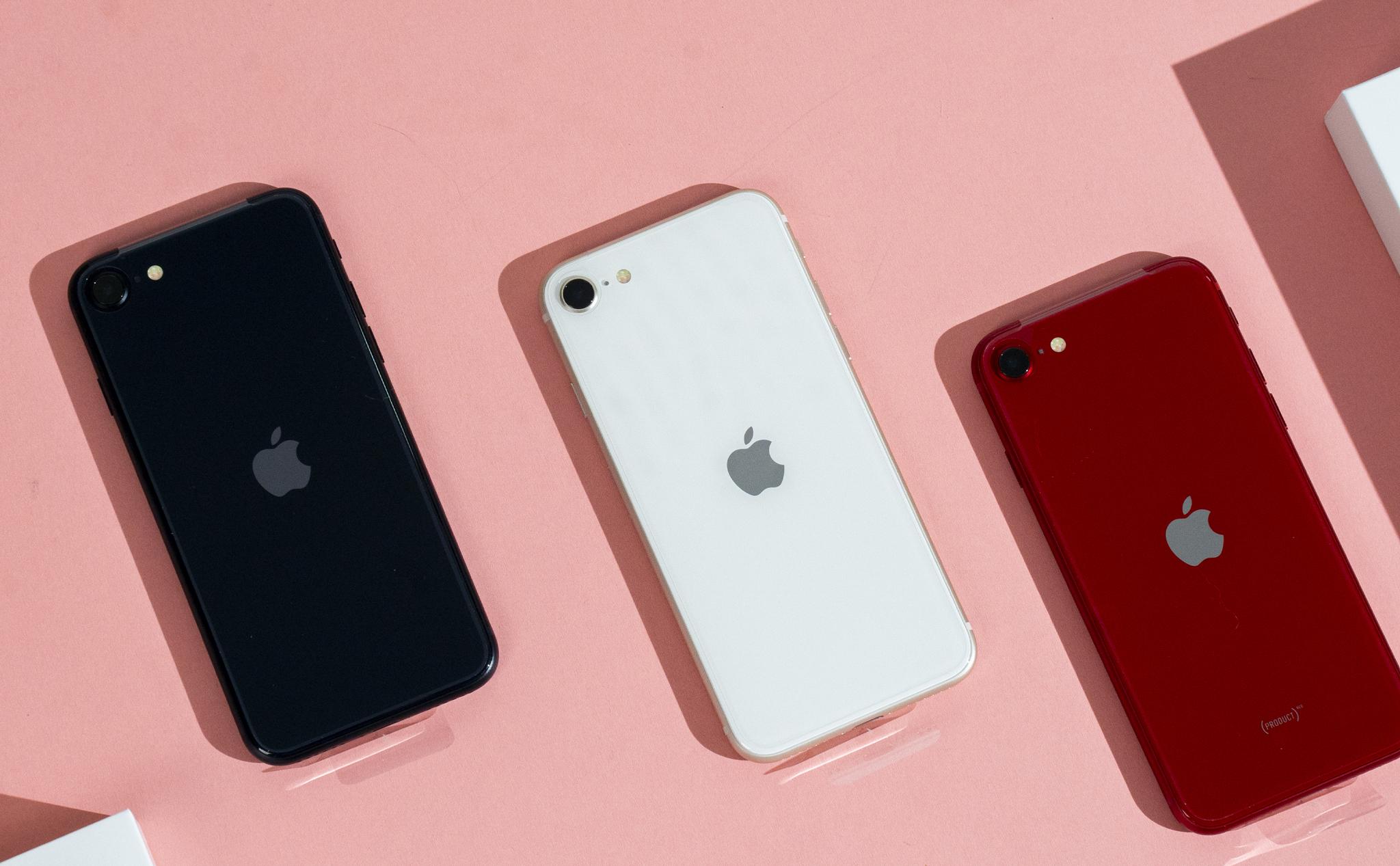 iPhone SE 2022 chính thức lên kệ tại Việt Nam, giá từ 11.89 triệu đồng