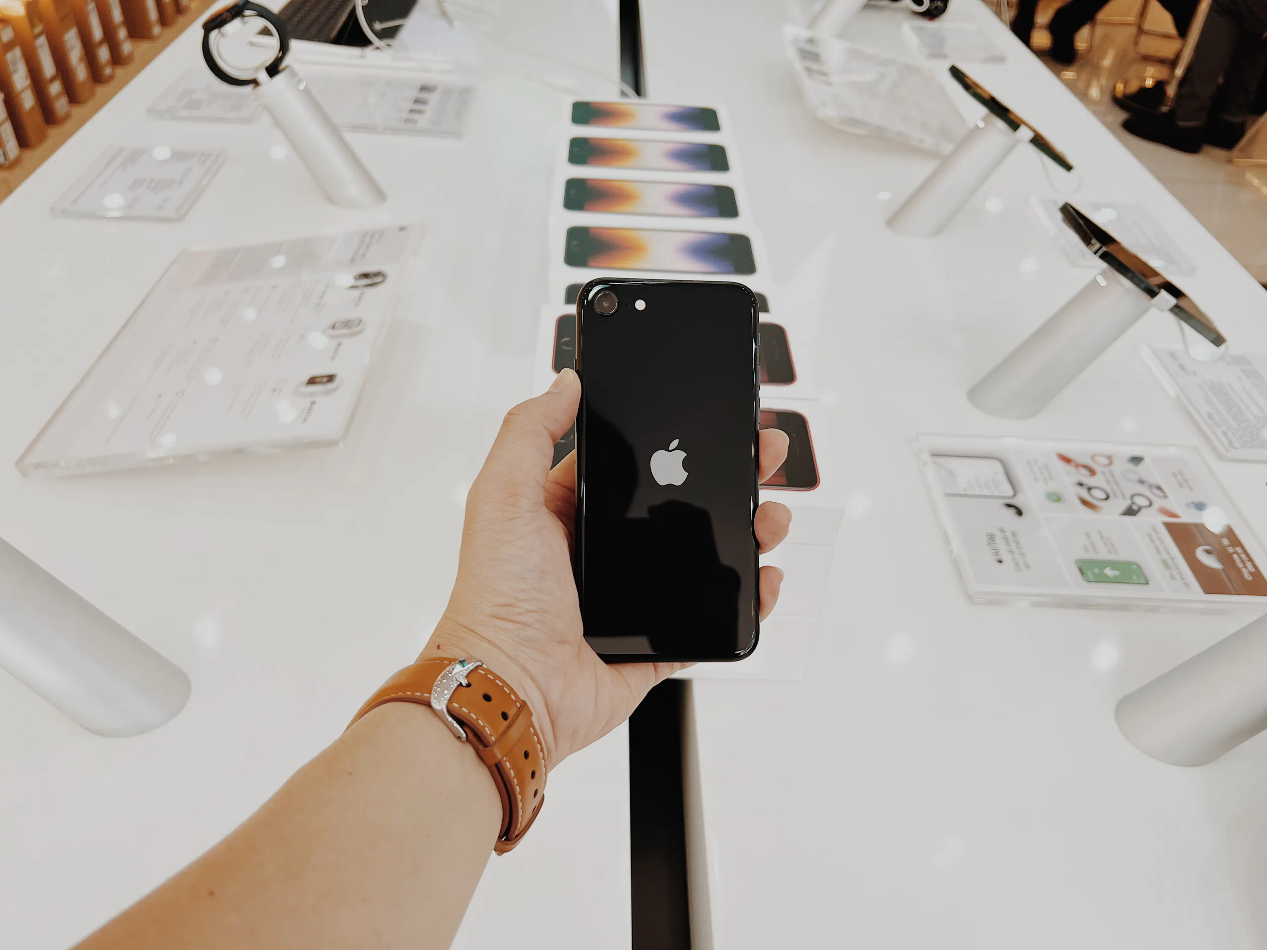iPhone SE (2022) lên kệ sớm nhất tại FPT Shop, giá chỉ từ 11.99 triệu