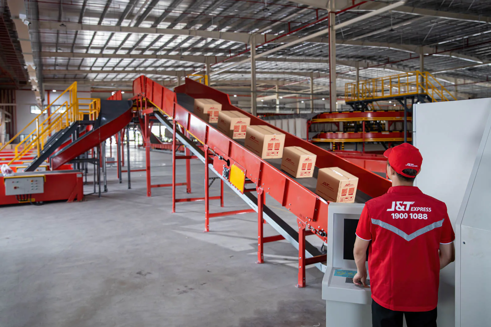 Khánh thành trung tâm trung chuyển Củ Chi, J&T Express hướng đến mục tiêu trở thành thương hiệu chuyển phát nhanh hàng đầu Việt Nam