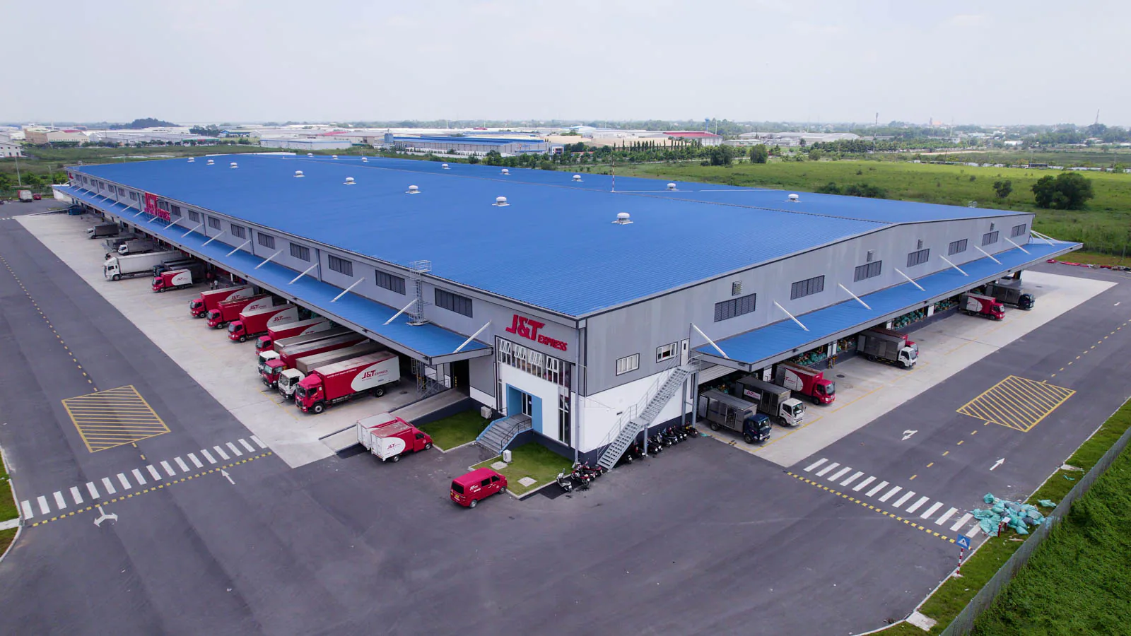 Chuyển phát nhanh trong dòng chảy chung của toàn ngành vận tải và logistics