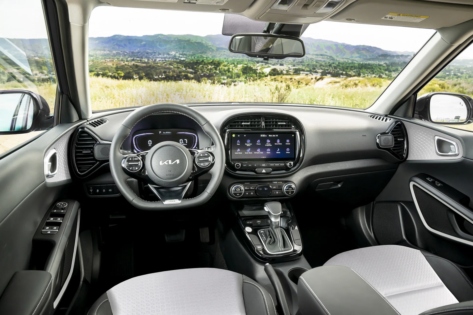 Kia Soul 2023 ra mắt với thiết kế cá tính, màn hình 10.25-inch và ngập tràn trang bị tiện nghi