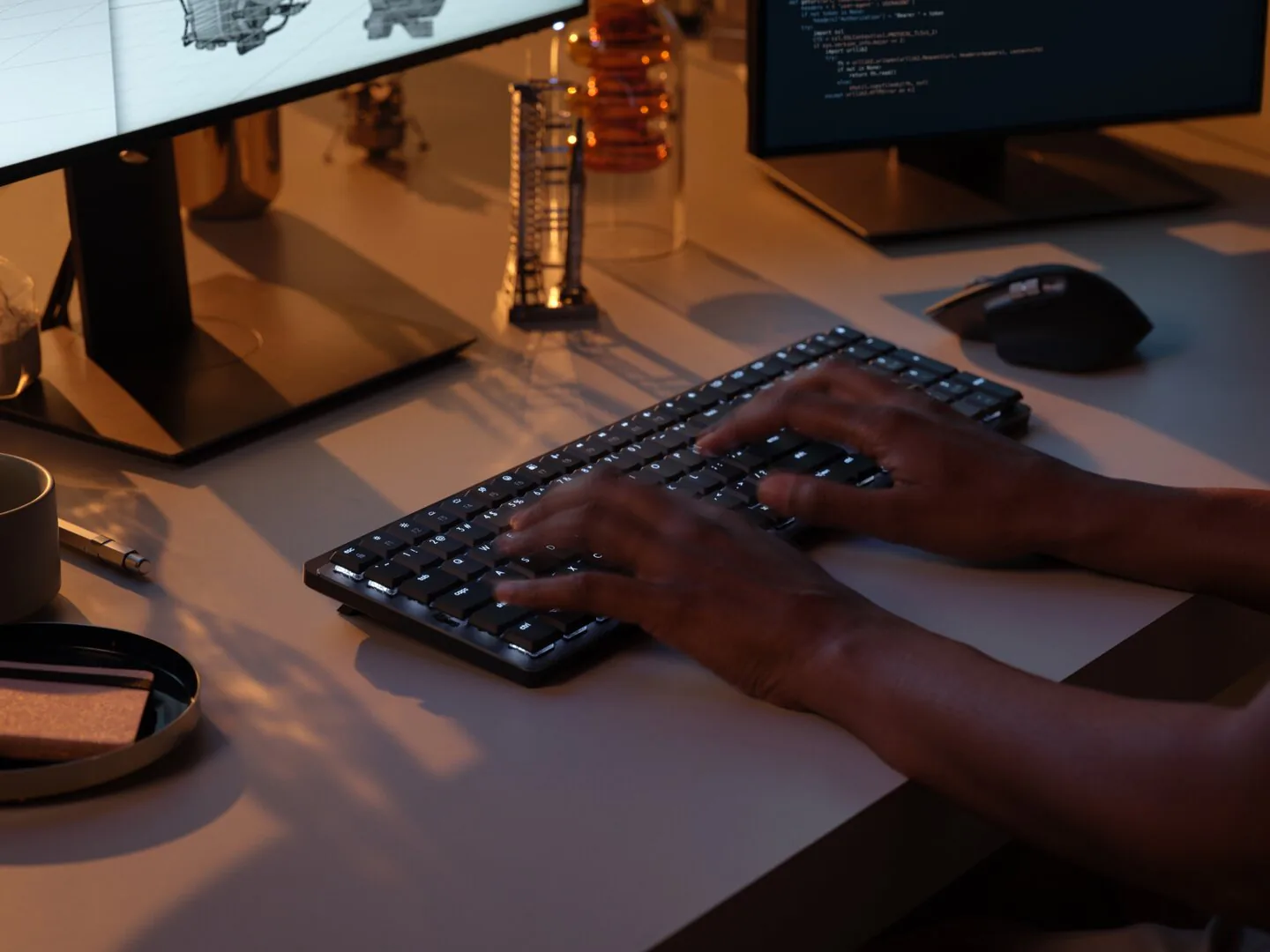 Logitech ra mắt bàn phím cơ không dây dành cho công việc MX Mechanical