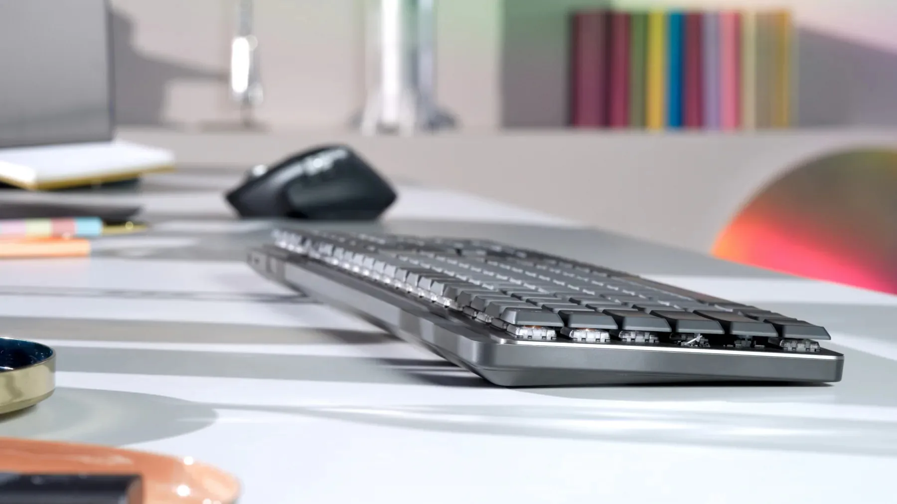 Logitech ra mắt bàn phím cơ không dây dành cho công việc MX Mechanical
