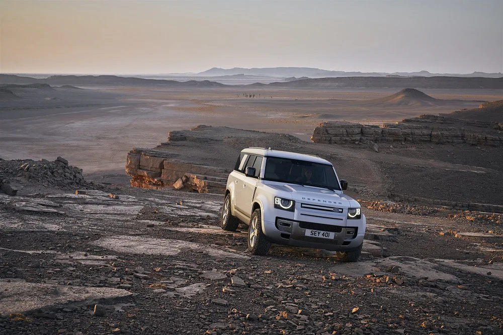 Land Rover Defender 130 2023 - 8 chỗ ngồi chính thức ra mắt, đã có thể đặt hàng tại Việt Nam