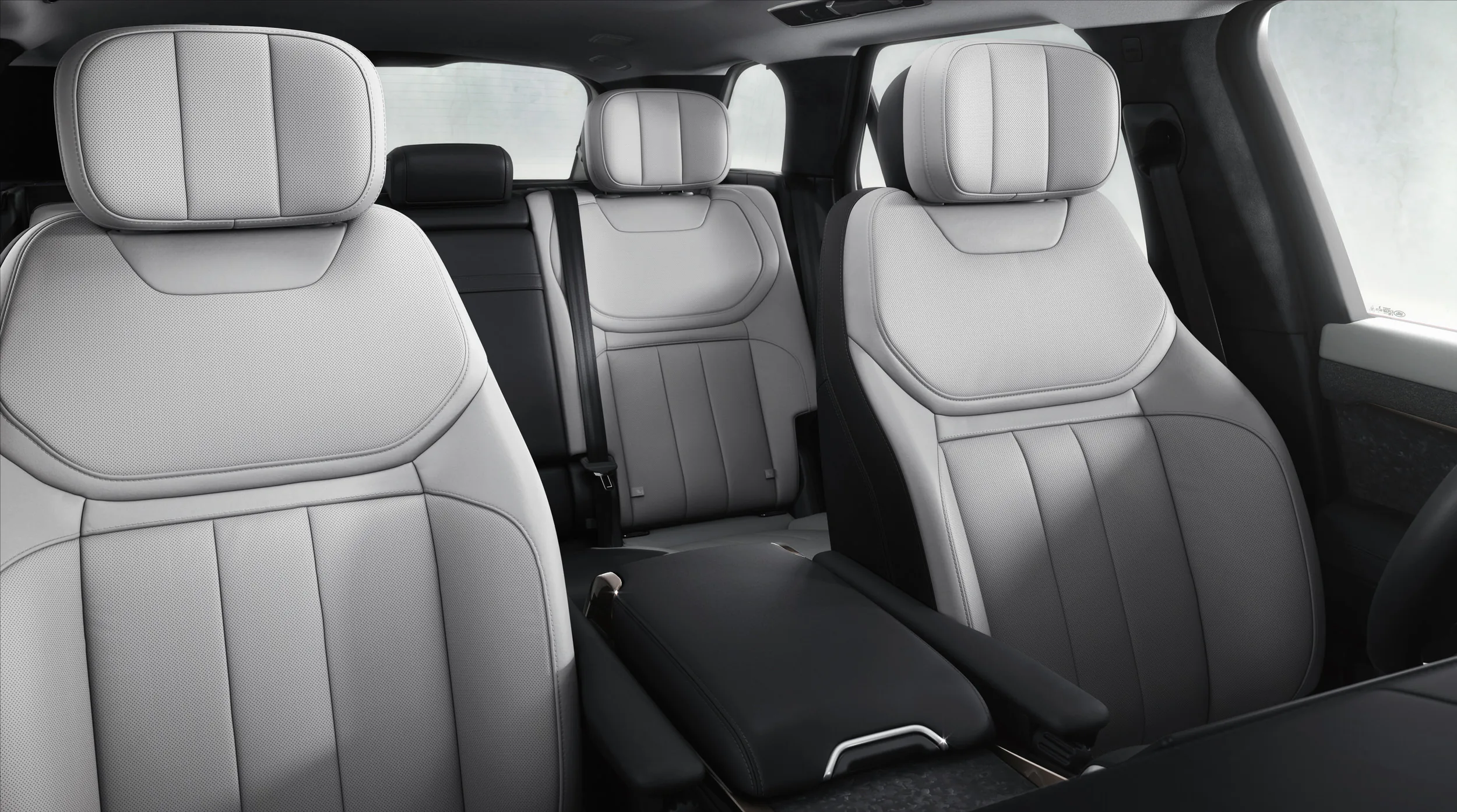 Range Rover Sport 2023 chính thức ra mắt với giá dự kiến tại Việt Nam từ 6.969 tỷ