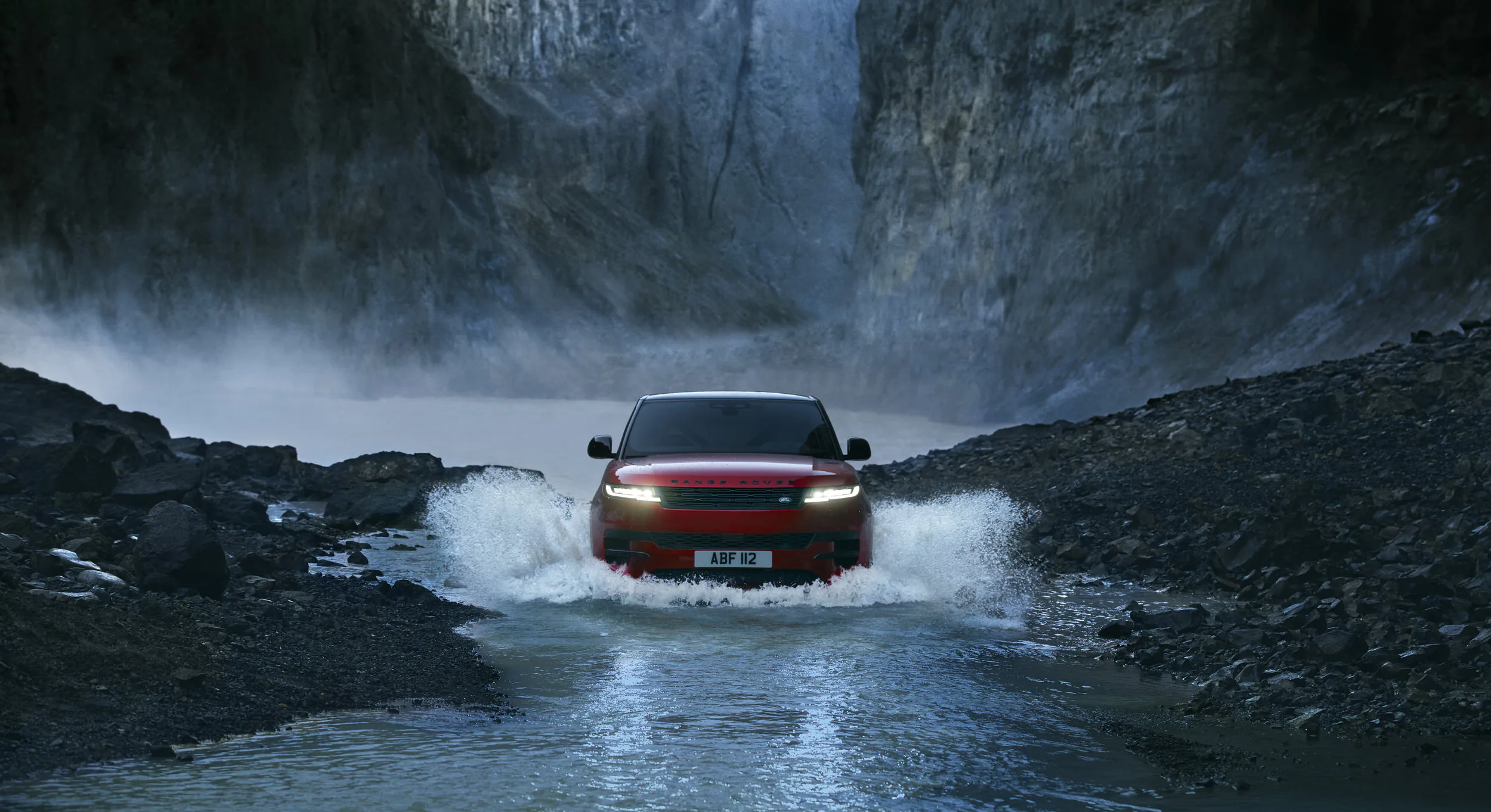 Range Rover Sport 2023 chính thức ra mắt với giá dự kiến tại Việt Nam từ 6.969 tỷ