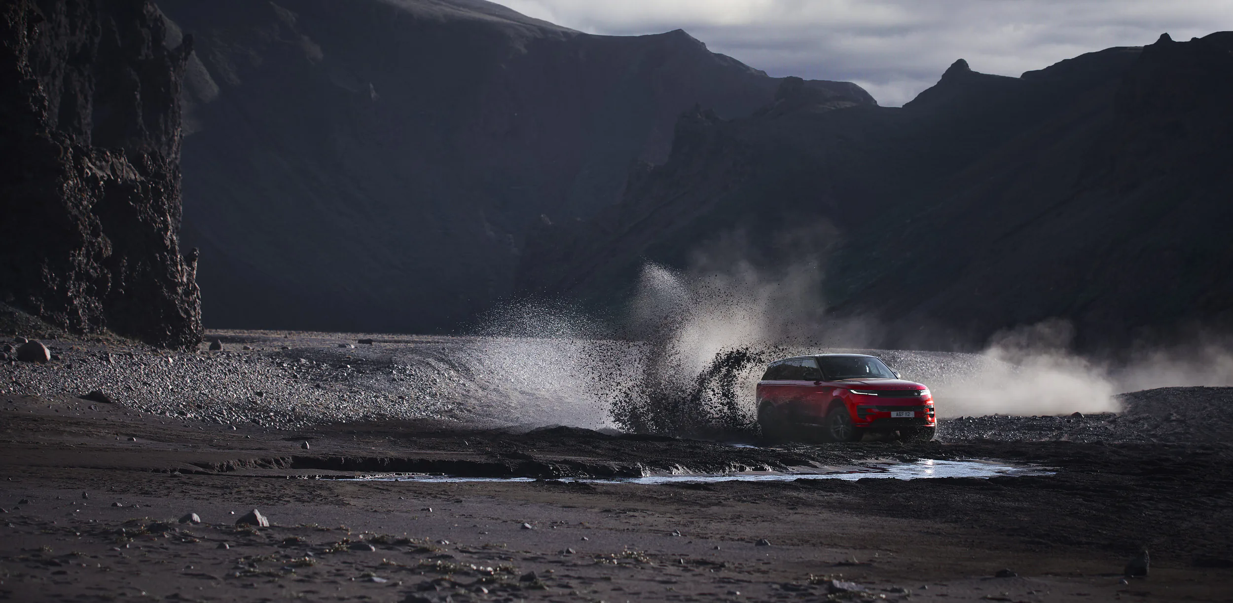 Range Rover Sport 2023 chính thức ra mắt với giá dự kiến tại Việt Nam từ 6.969 tỷ