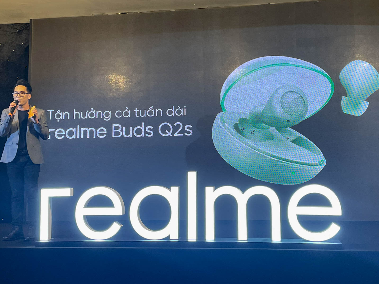 realme giới thiệu realme 9 và tai nghe thông minh Buds Q2S tại Việt Nam: Combo chào hè hiệu suất đang có ưu đãi lớn trong tháng 5