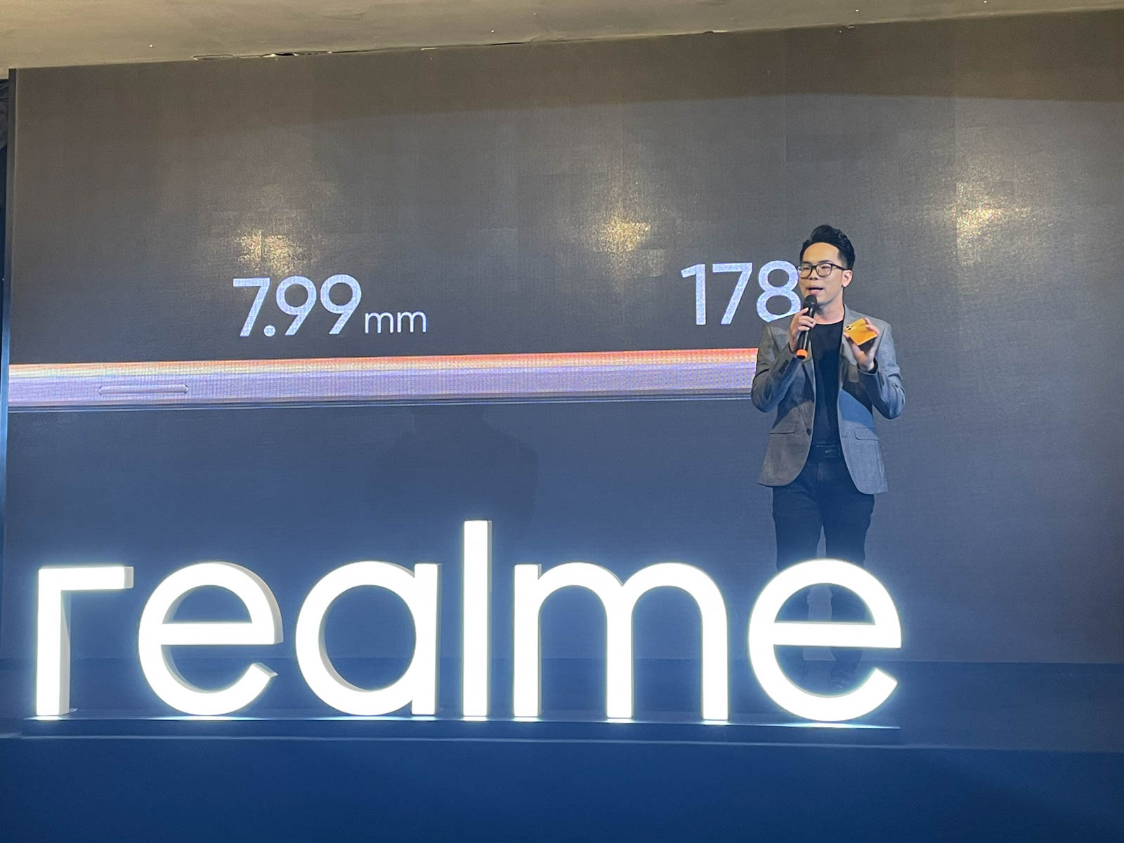 realme giới thiệu realme 9 và tai nghe thông minh Buds Q2S tại Việt Nam: Combo chào hè hiệu suất đang có ưu đãi lớn trong tháng 5