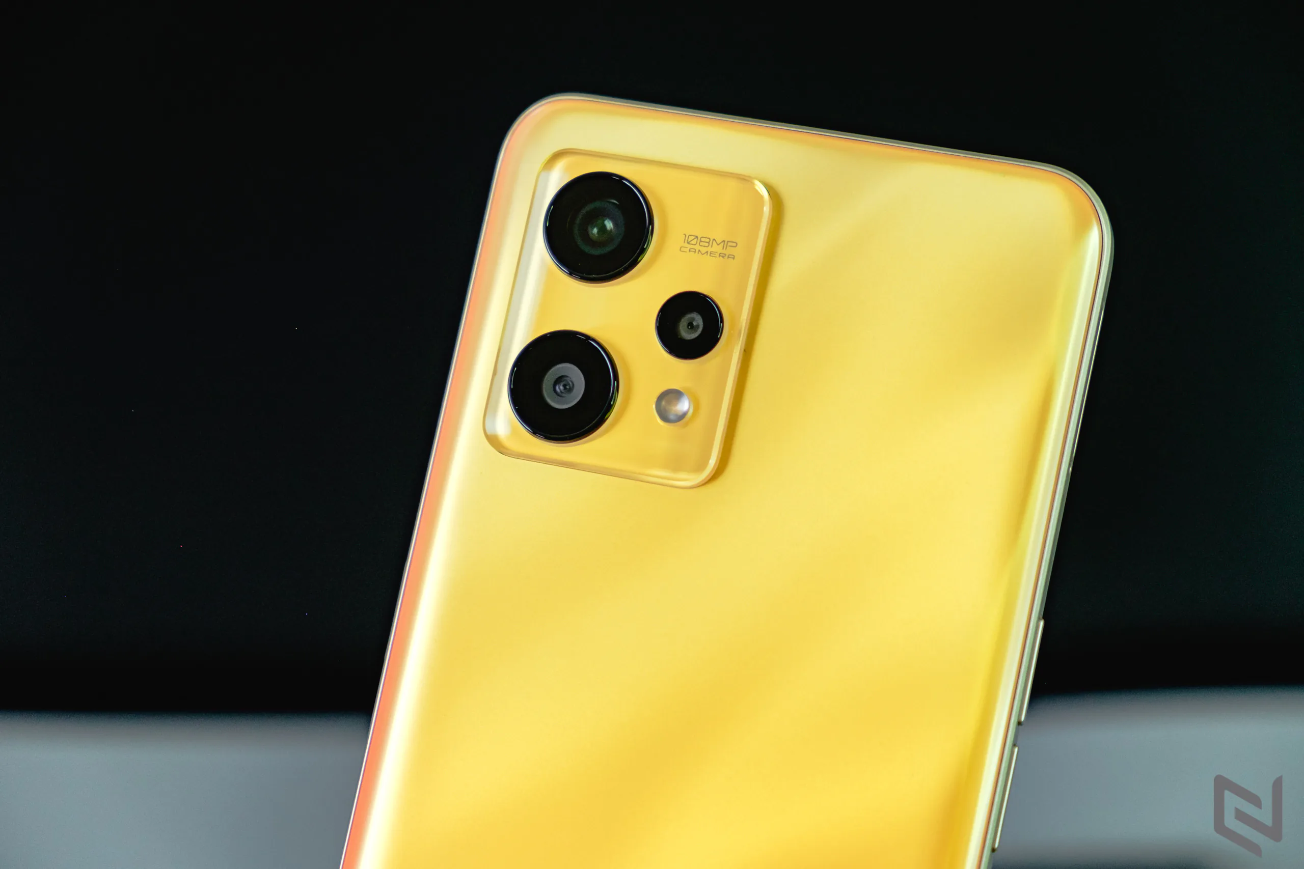 “Tân binh” nhiếp ảnh realme 9: Thiết kế Hologram độc đáo, màn hình 90Hz, camera ProLight 108MP và cảm biến đầu tiên trên thế giới ISOCELL HM6 của Samsung - Thêm lựa chọn cho smartphone tầm trung