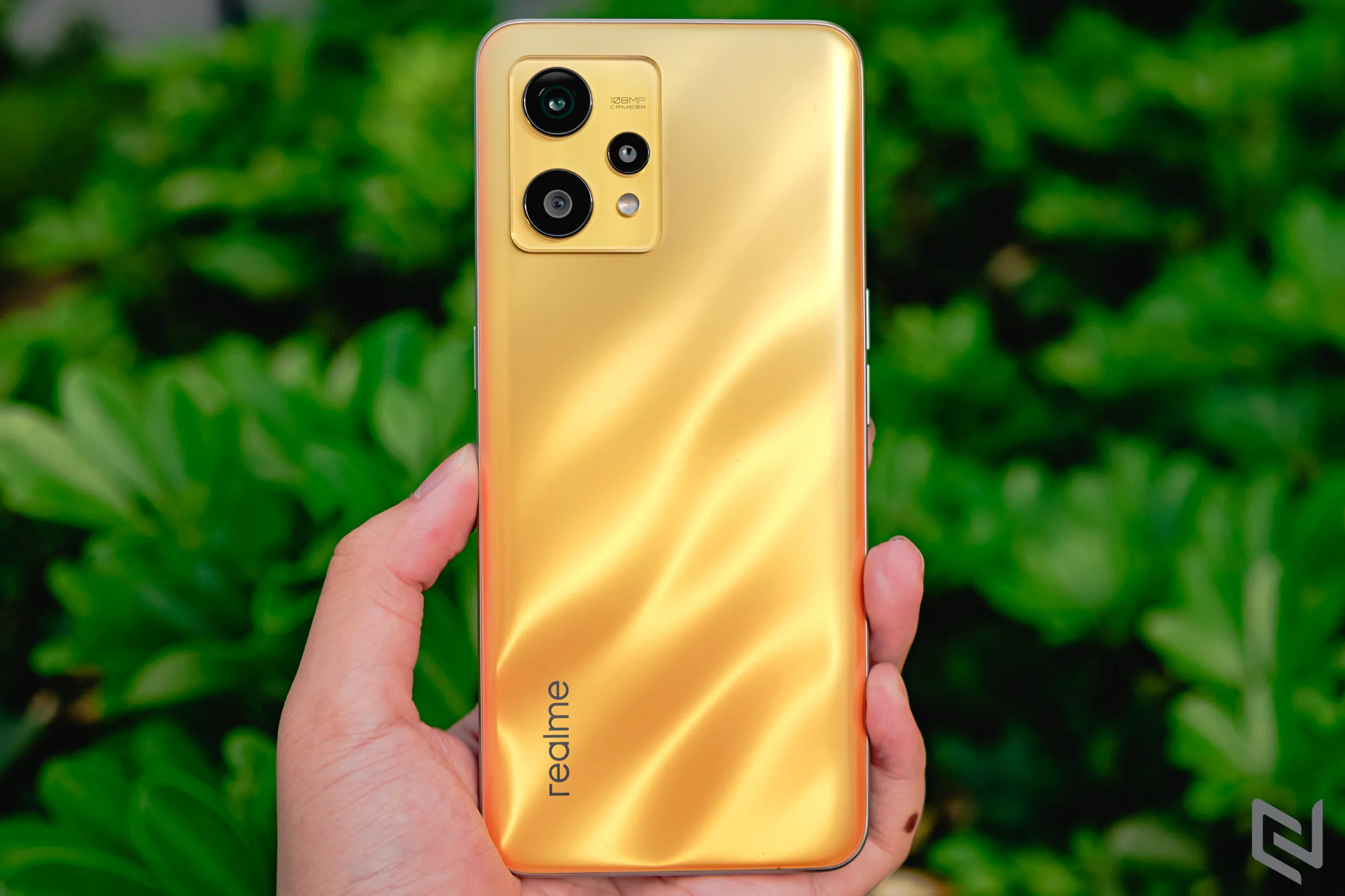 “Tân binh” nhiếp ảnh realme 9: Thiết kế Hologram độc đáo, màn hình 90Hz, camera ProLight 108MP và cảm biến đầu tiên trên thế giới ISOCELL HM6 của Samsung - Thêm lựa chọn cho smartphone tầm trung