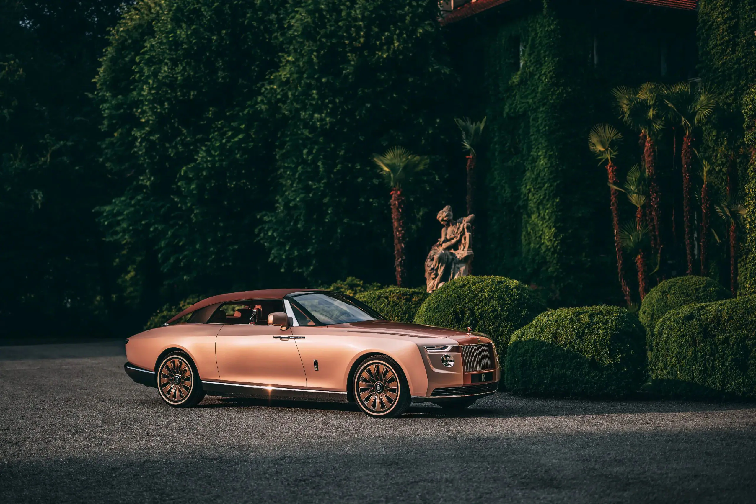 Rolls-Royce ra mắt siêu phẩm Boat Tail chiếc thứ hai giá 28 triệu USD