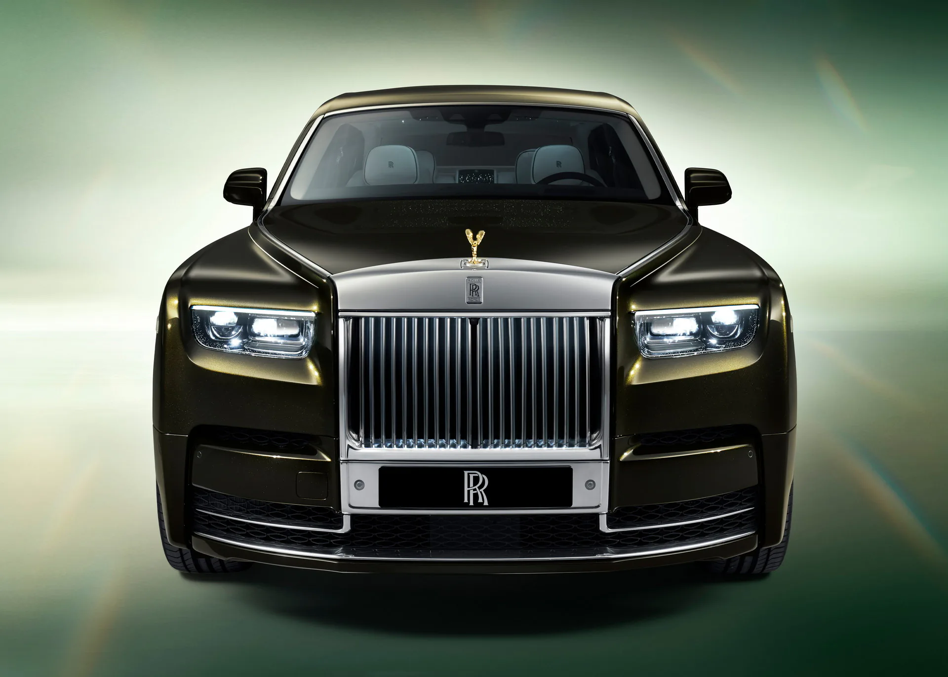 Rolls-Royce ra mắt Phantom 2023 mới với nâng cấp lưới tản nhiệt phát sáng và các tuỳ chọn khác