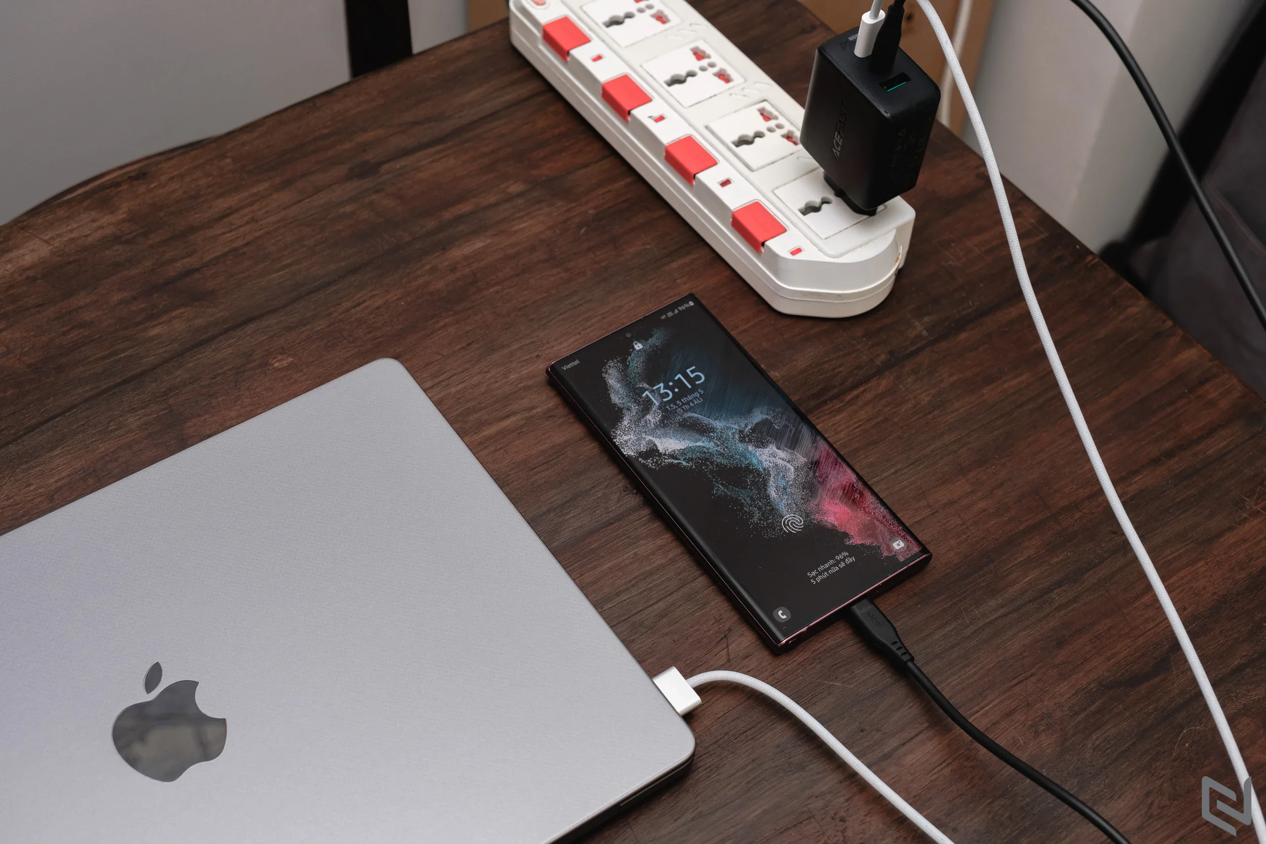 Trên tay sạc ACEFAST PD3.0 65W 3 cổng 2C 1A phân bổ nguồn thông minh, tặng kèm cáp USB-C 100W