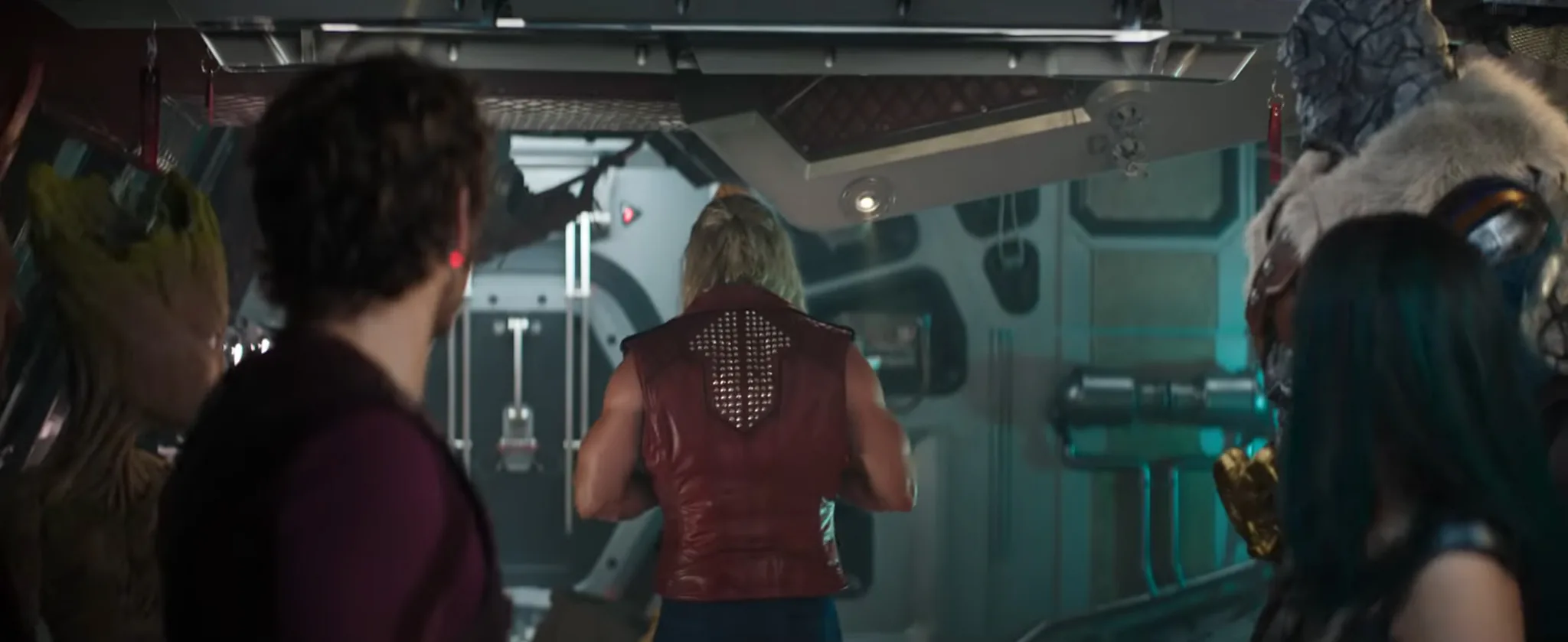 Thor: Love and Thunder tung trailer mới, hé lộ body 6 múi cực phẩm của Thần Sấm, dự kiến khởi chiếu trong tháng