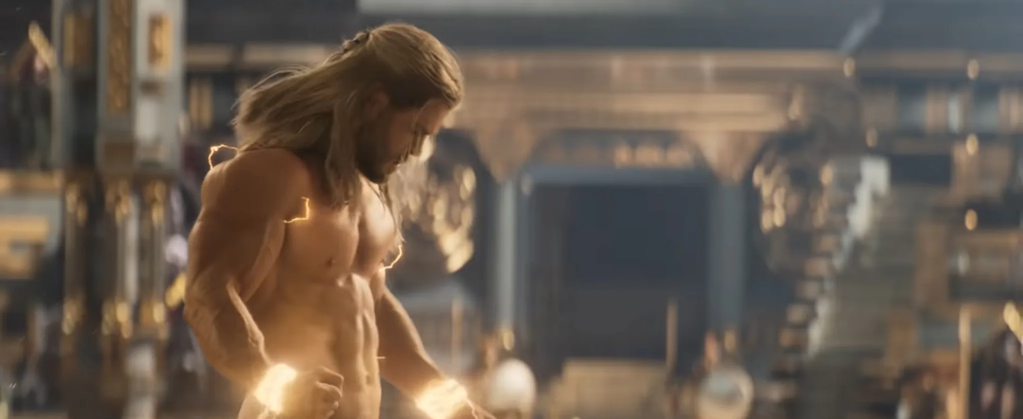 Thor: Love and Thunder tung trailer mới, hé lộ body 6 múi cực phẩm của Thần Sấm, dự kiến khởi chiếu trong tháng
