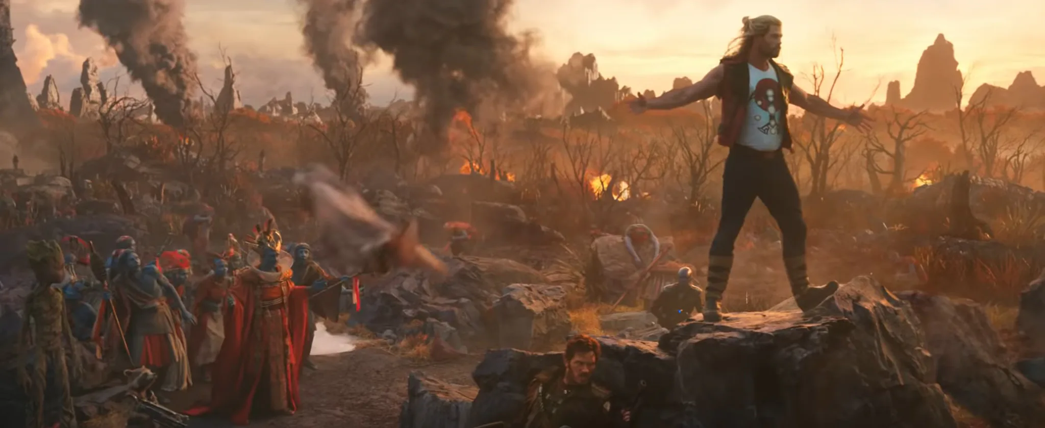 Thor: Love and Thunder tung trailer mới, hé lộ body 6 múi cực phẩm của Thần Sấm, dự kiến khởi chiếu trong tháng