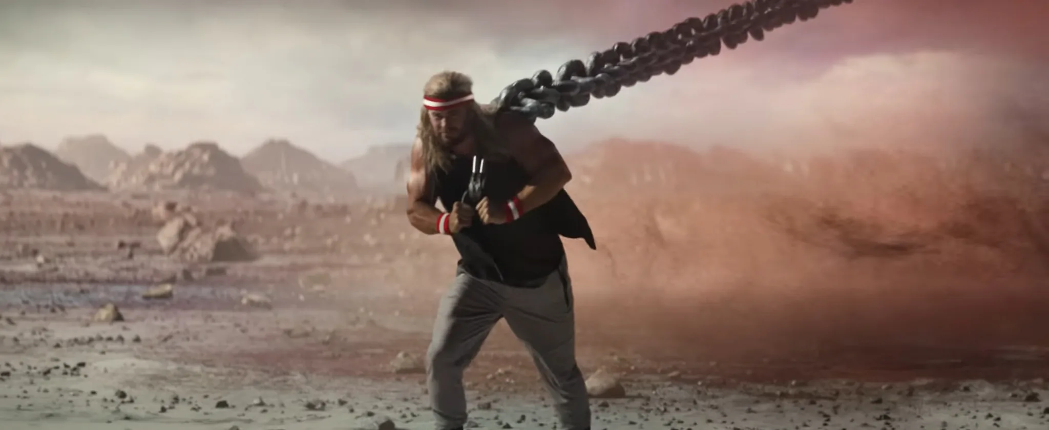 Thor: Love and Thunder tung trailer mới, hé lộ body 6 múi cực phẩm của Thần Sấm, dự kiến khởi chiếu trong tháng
